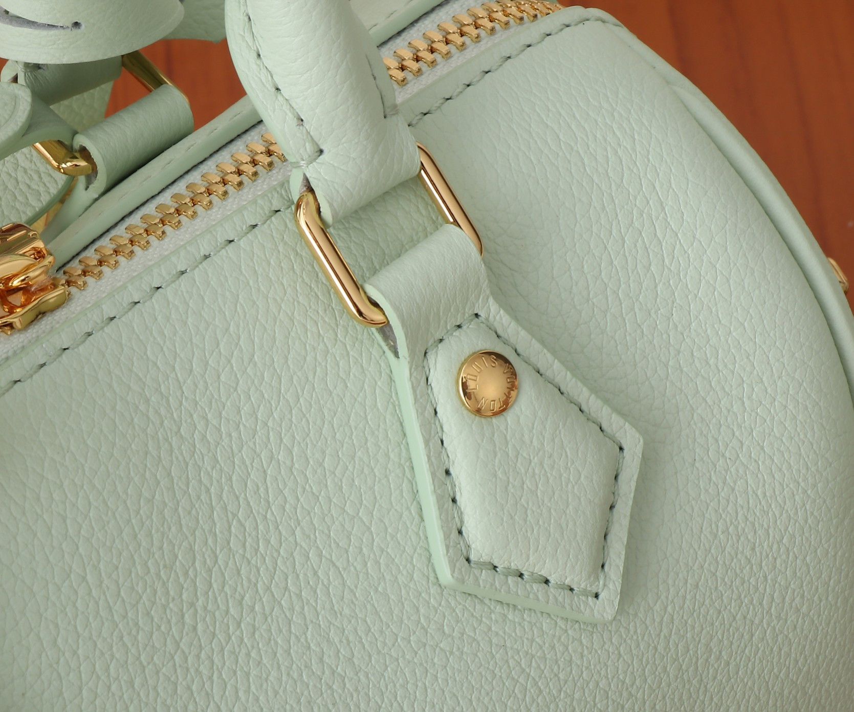 LV Speedy 18   M24605 18x12.5x11CM
