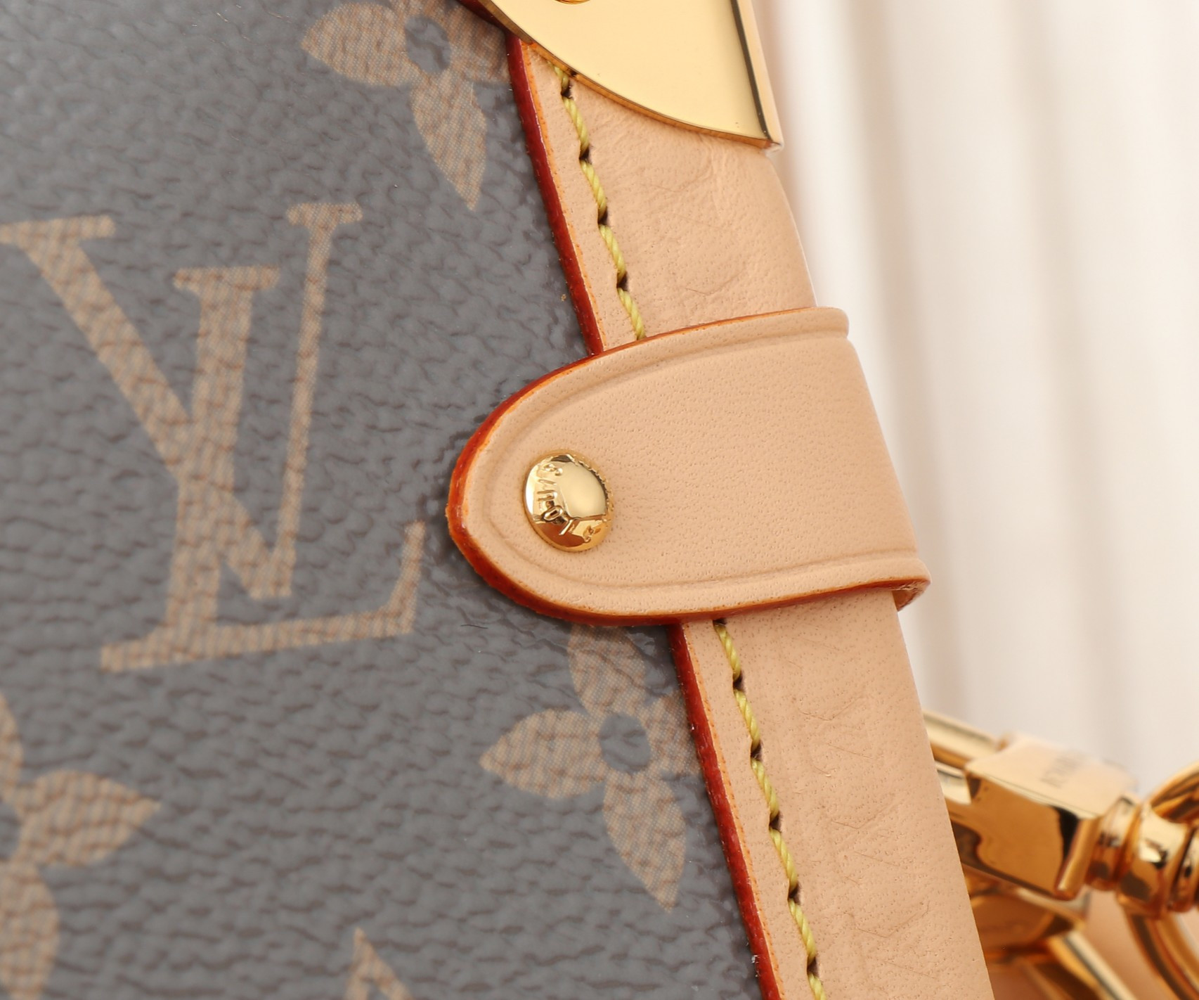 LV Side Trunk M12428 21x14x6CM