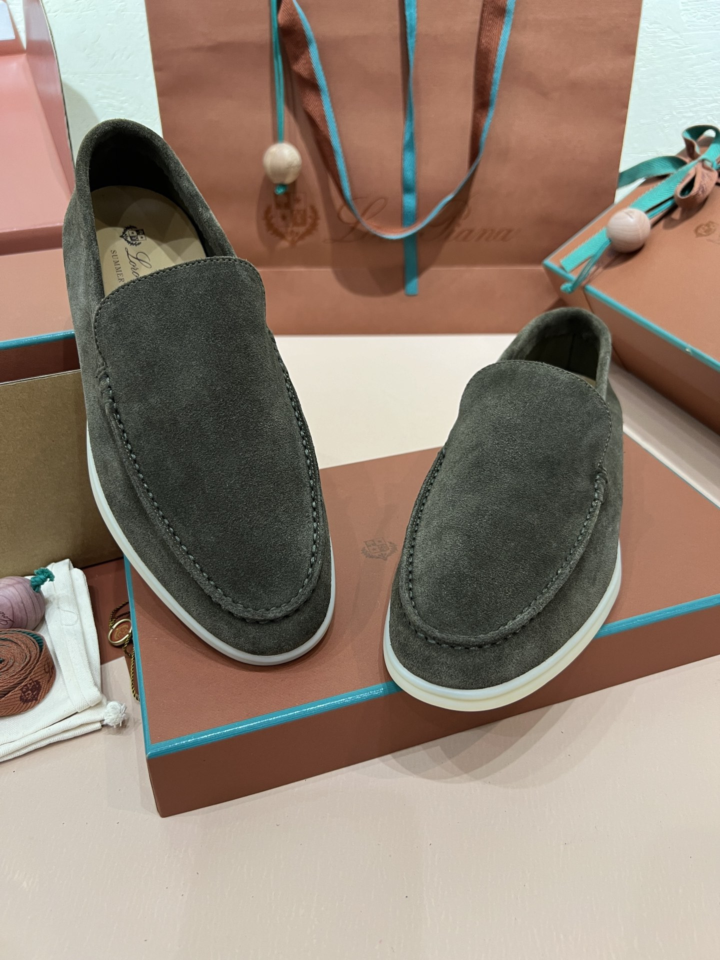 ua L**o p*ana summer walk loafers