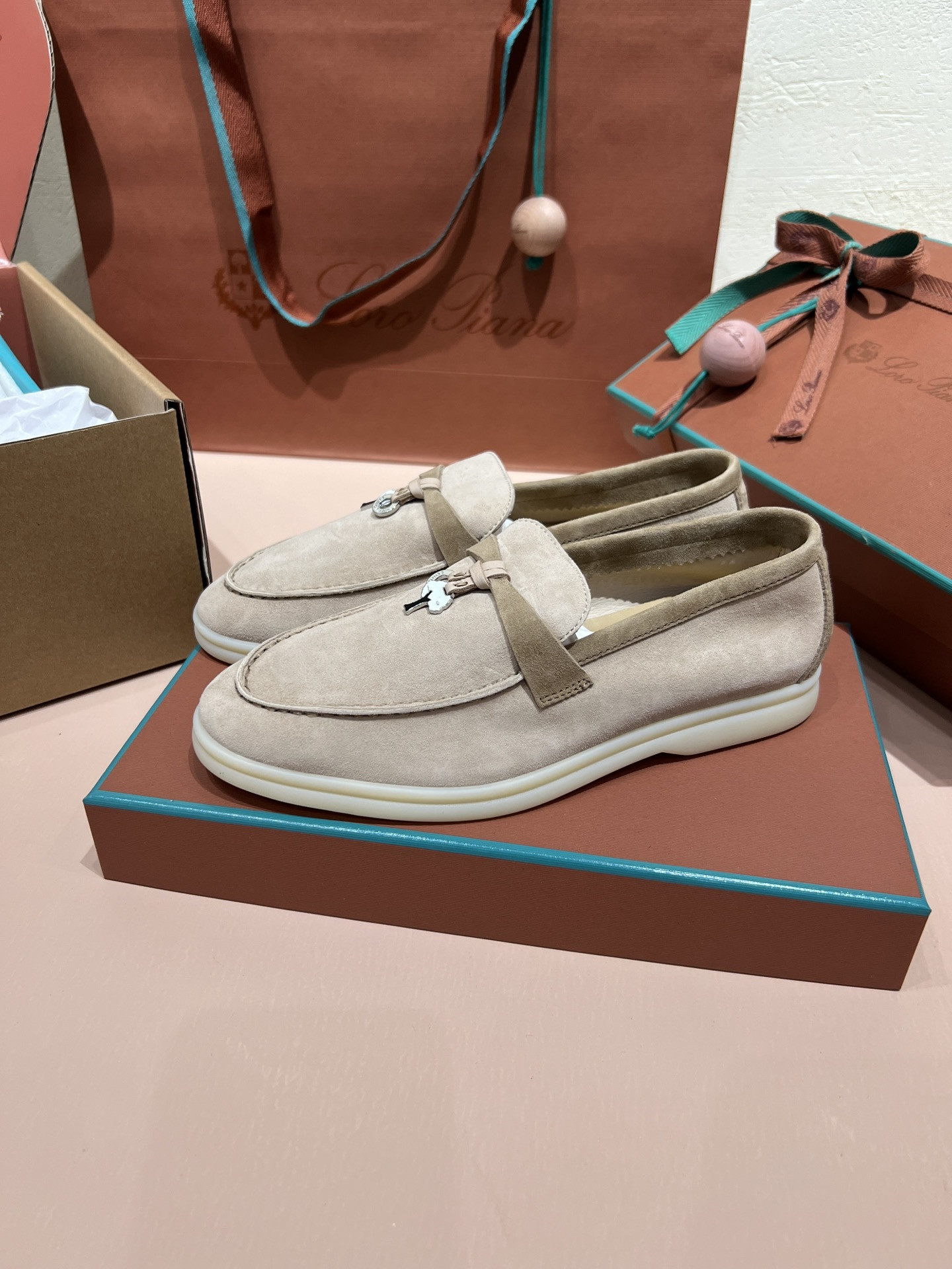 ua L**o p*ana summer charms walk loafers