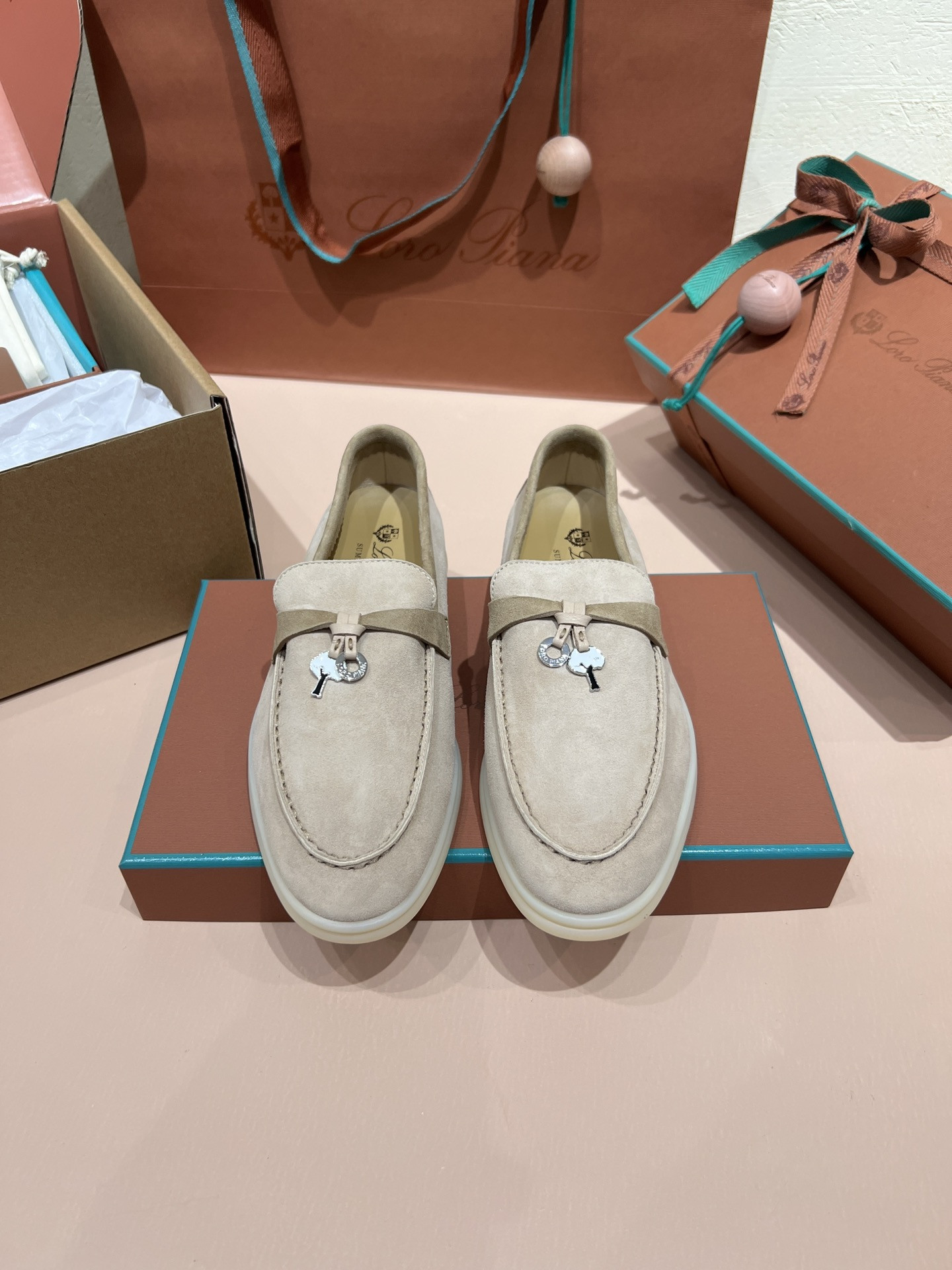 ua L**o p*ana summer charms walk loafers