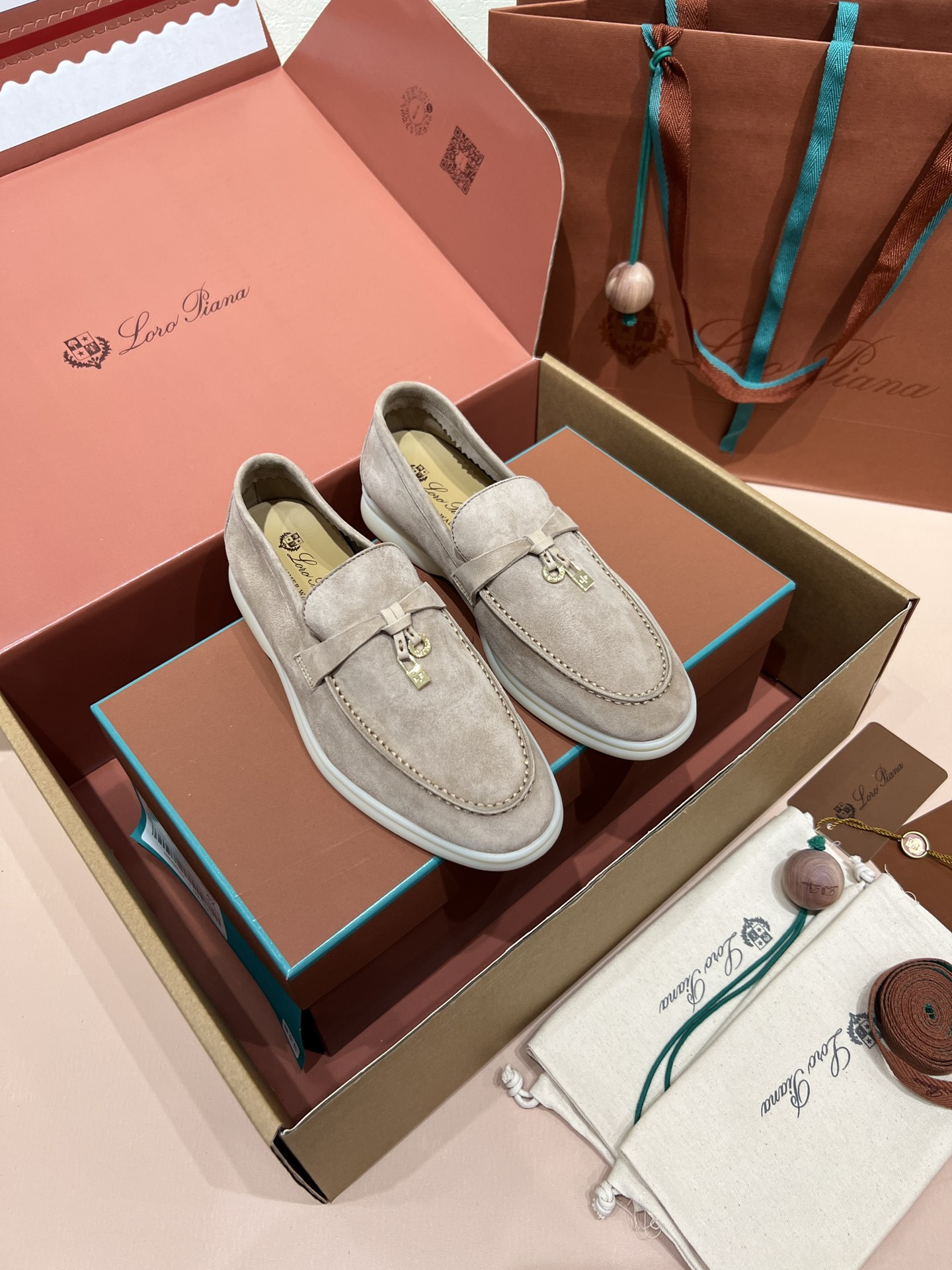 ua L**o p*ana summer charms walk loafers