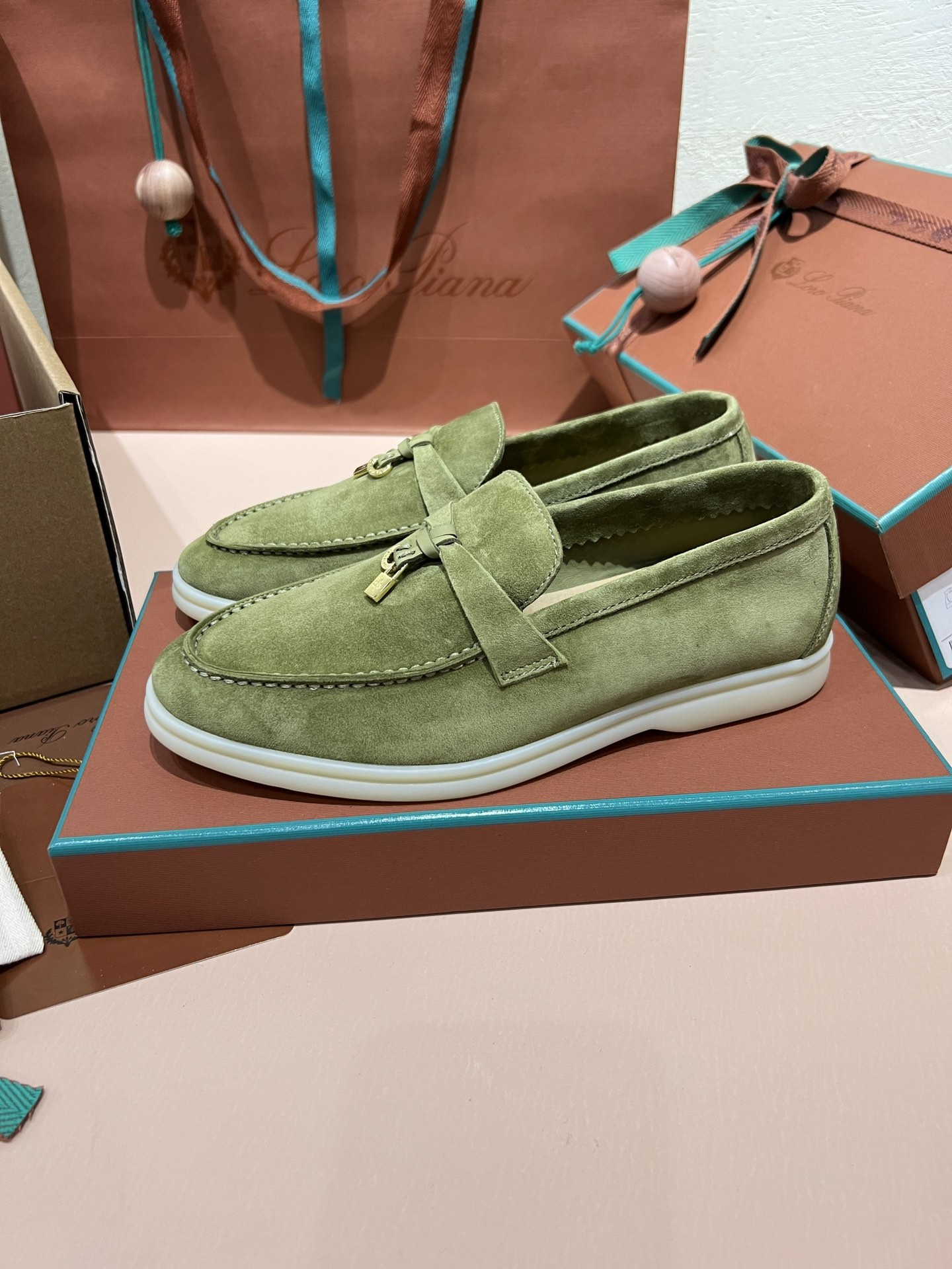 ua L**o p*ana summer charms walk loafers