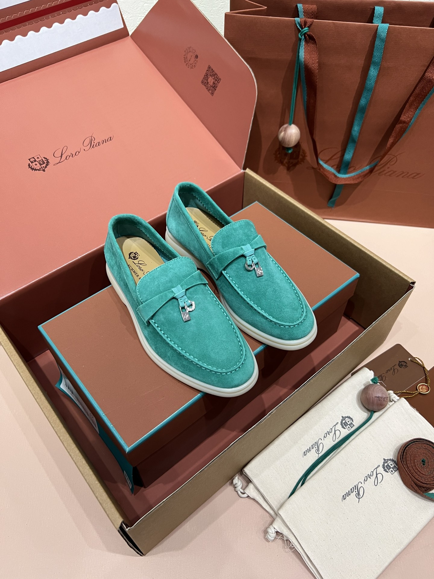 ua L**o p*ana summer charms walk loafers