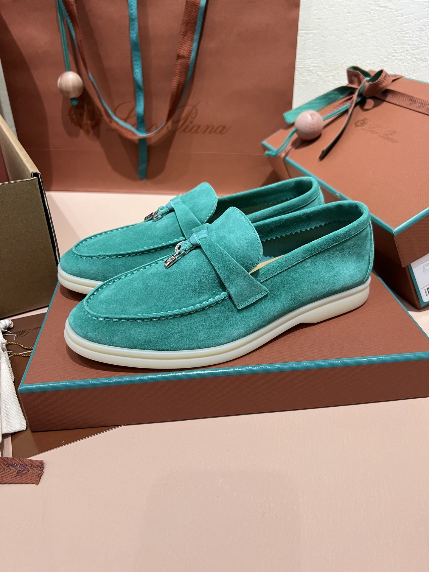 ua L**o p*ana summer charms walk loafers
