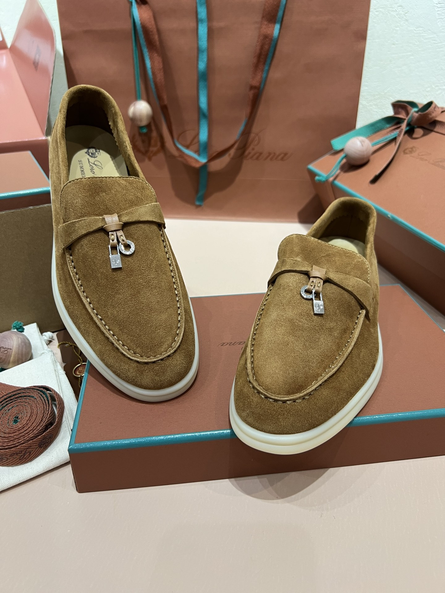 ua L**o p*ana summer charms walk loafers