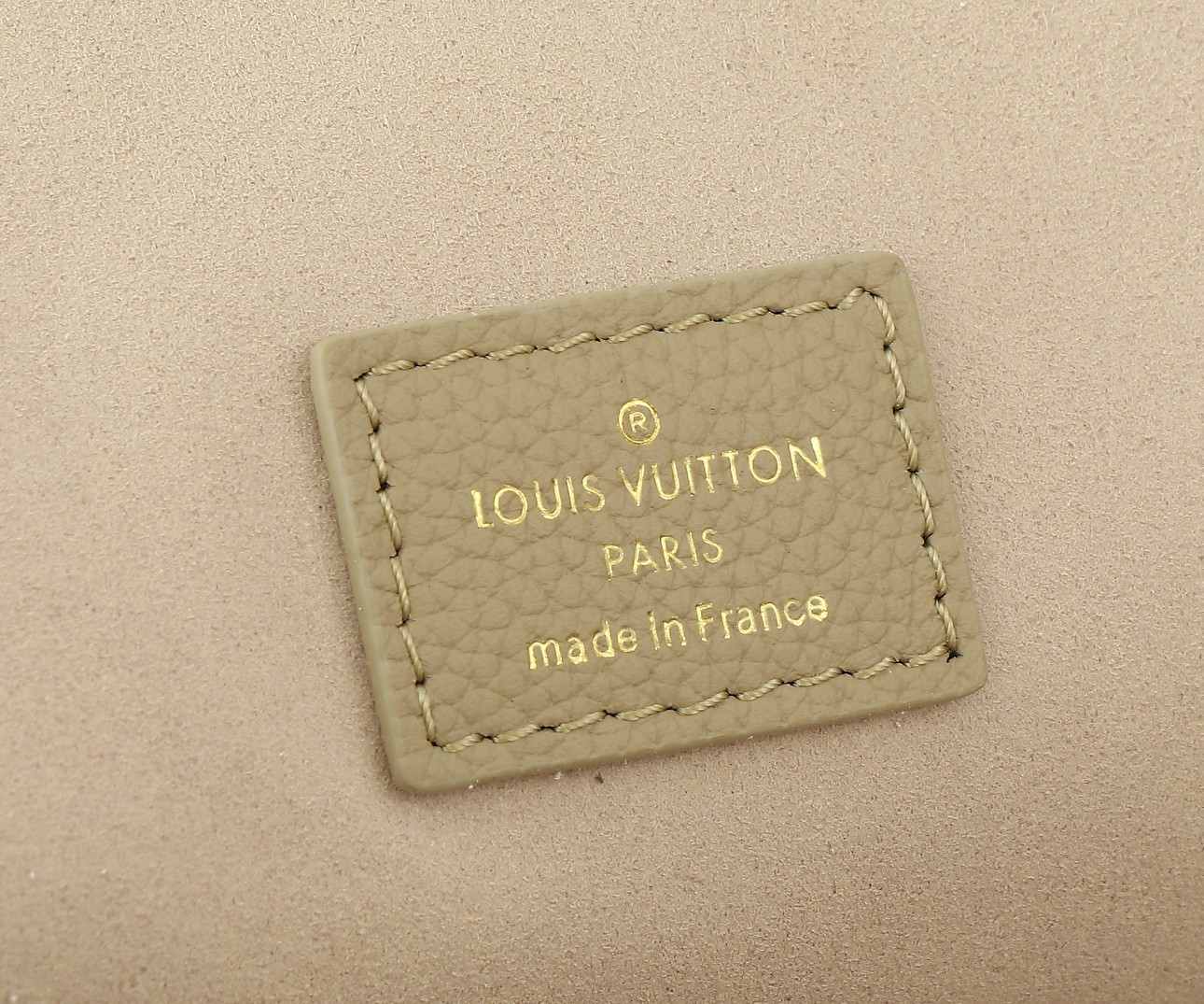 LV Low Key Cabas MM M25343 47x30x14cm