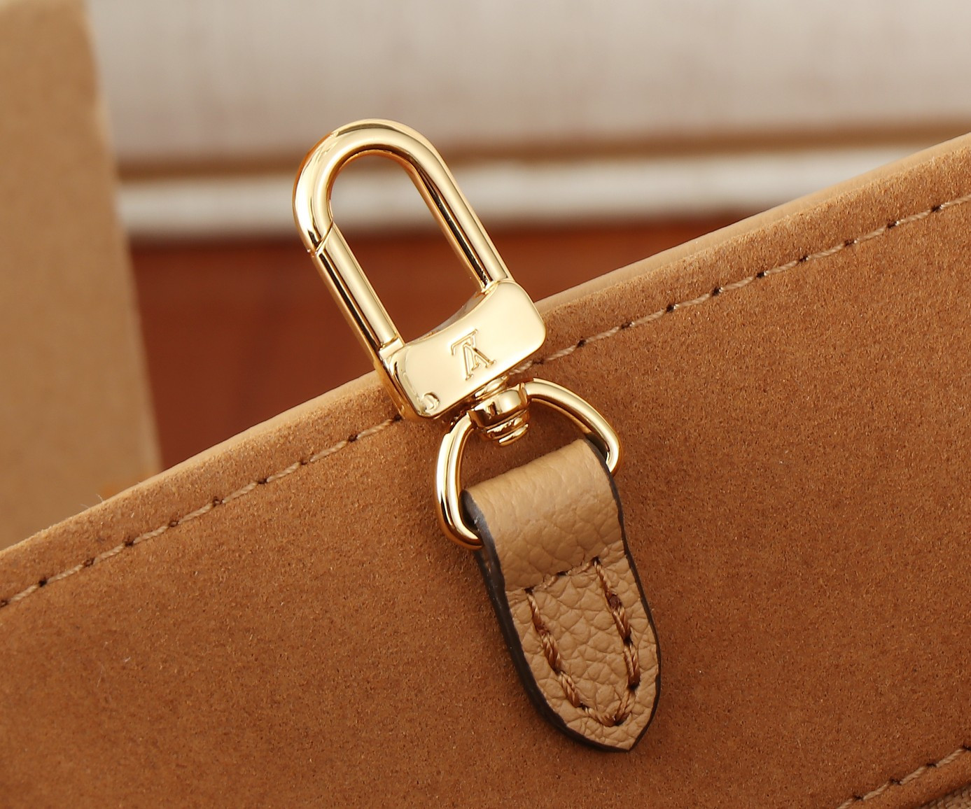 LV OnTheGo PM M12513 24.9 x 19.1 x 11.4 cm
