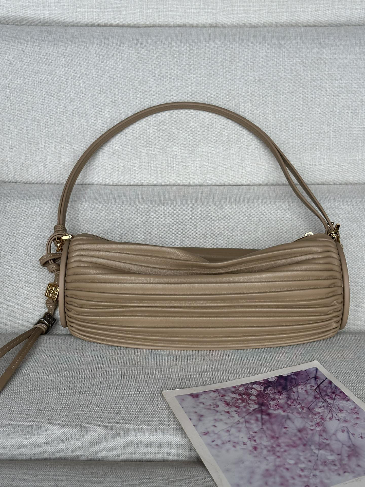 L0ew* bracelet pouch in pleated nappa 25x10x10cm