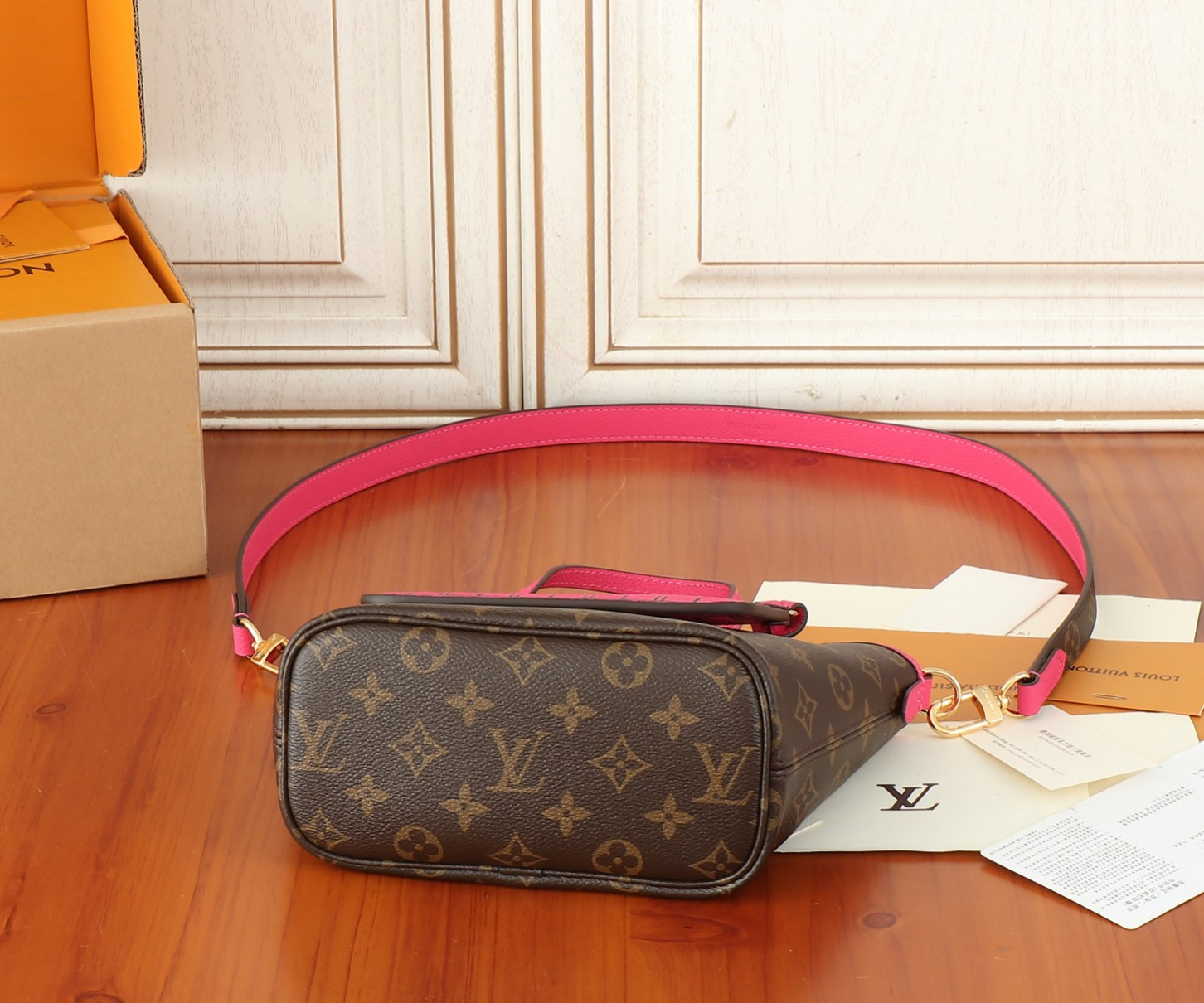LV Neverfull Bandoulière Inside Out BB M12106 24x14x9cm