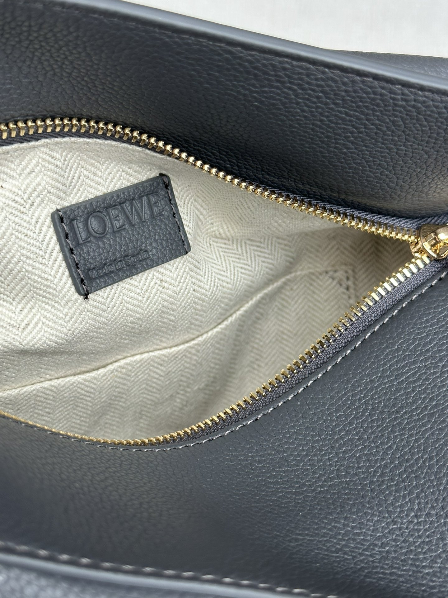 L0ew* small puzzle bag in classic calfskin (dark gray) 24x10.5x16.5cm