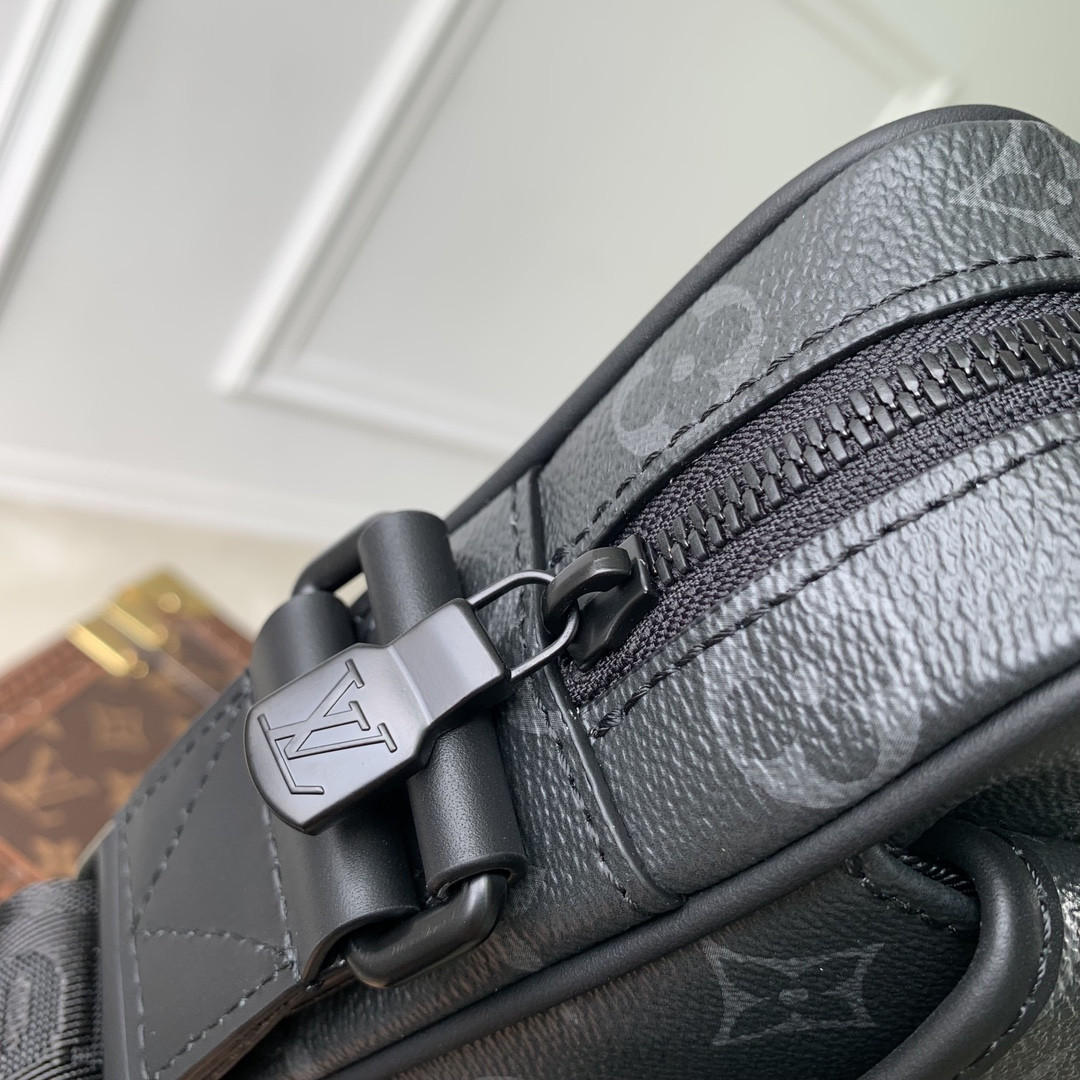 LV Getaway Messenger M12518 17 x 7.8 x 18 cm
