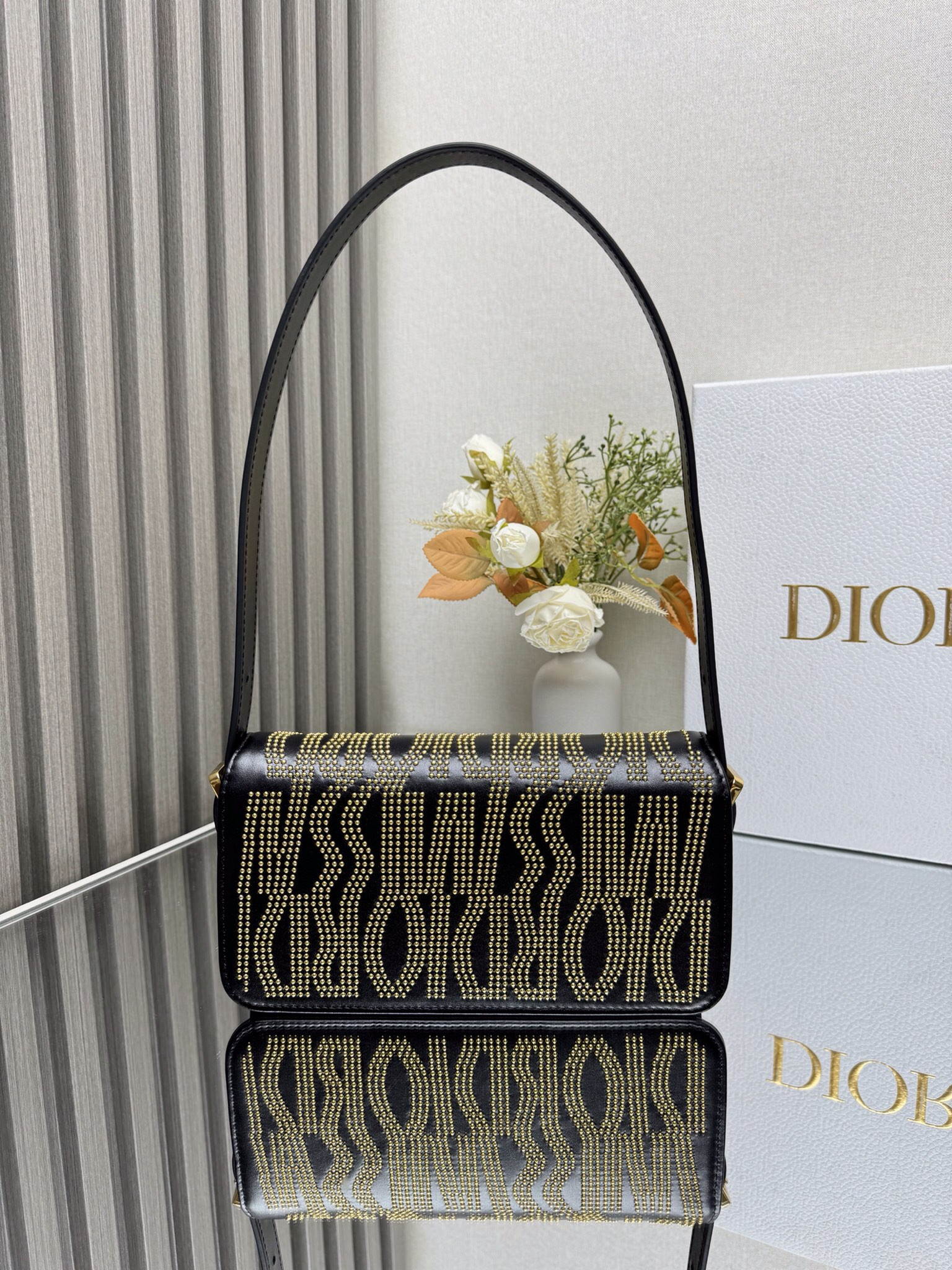 D*or miss D*or flap bag 22 x 11 x 6 cm