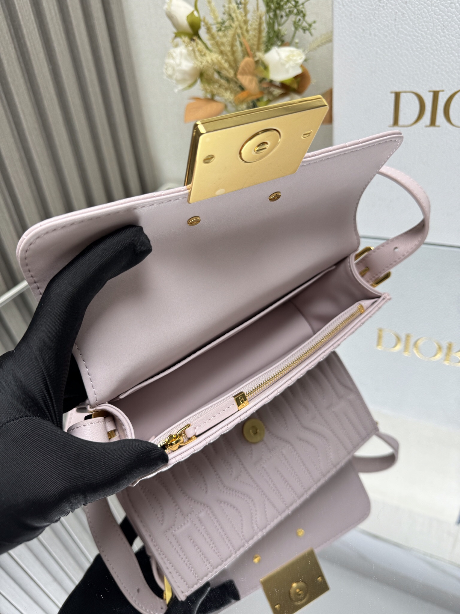 D*or miss D*or flap bag 22 x 11 x 6 cm