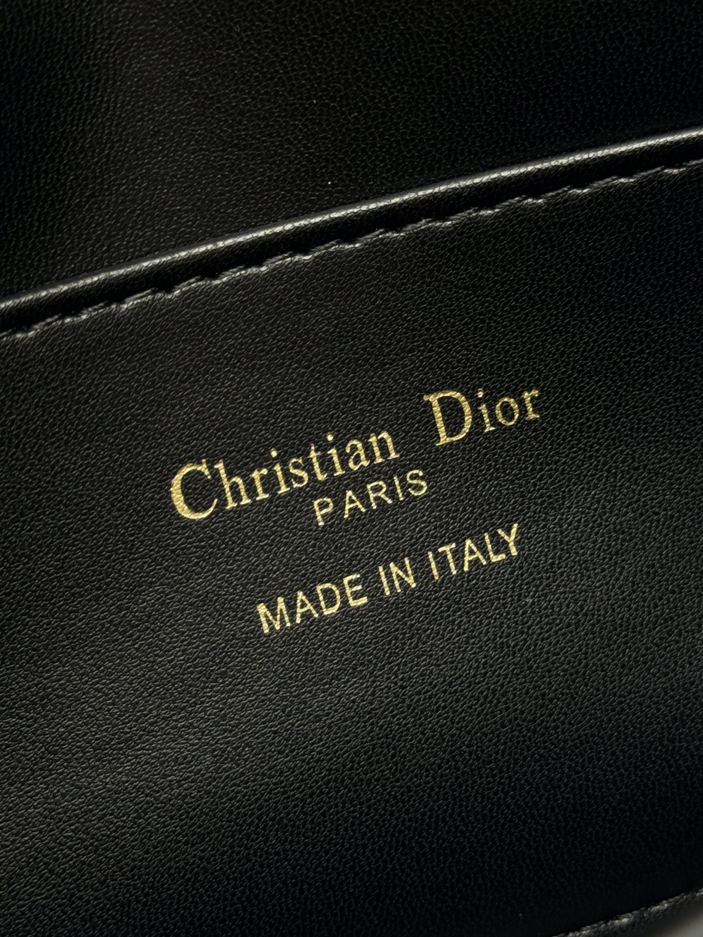D*or miss D*or flap bag 22 x 11 x 6 cm(patent calfskin)