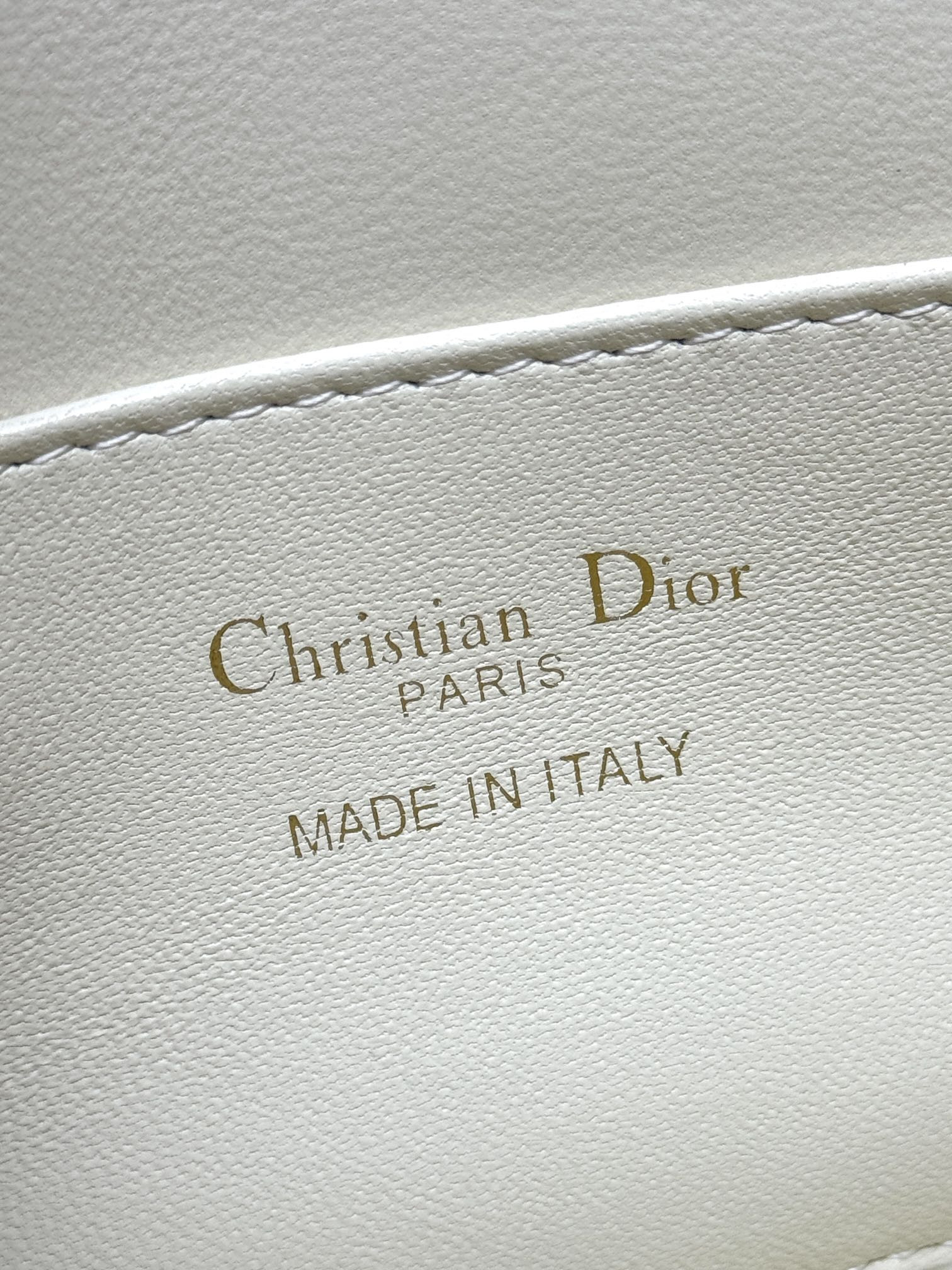 D*or miss D*or flap bag 22 x 11 x 6 cm(patent calfskin)