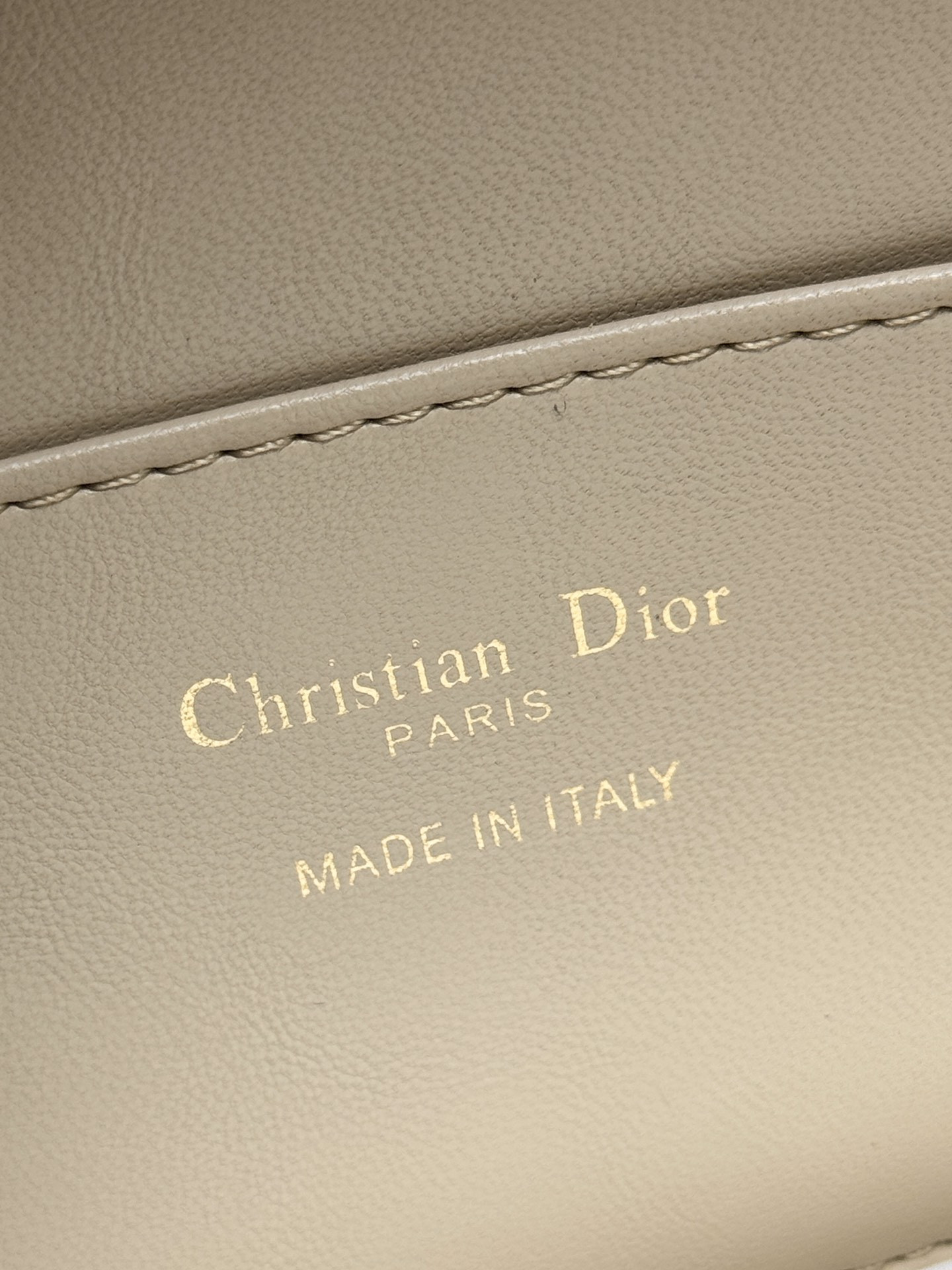 D*or miss D*or flap bag 22 x 11 x 6 cm(patent calfskin)