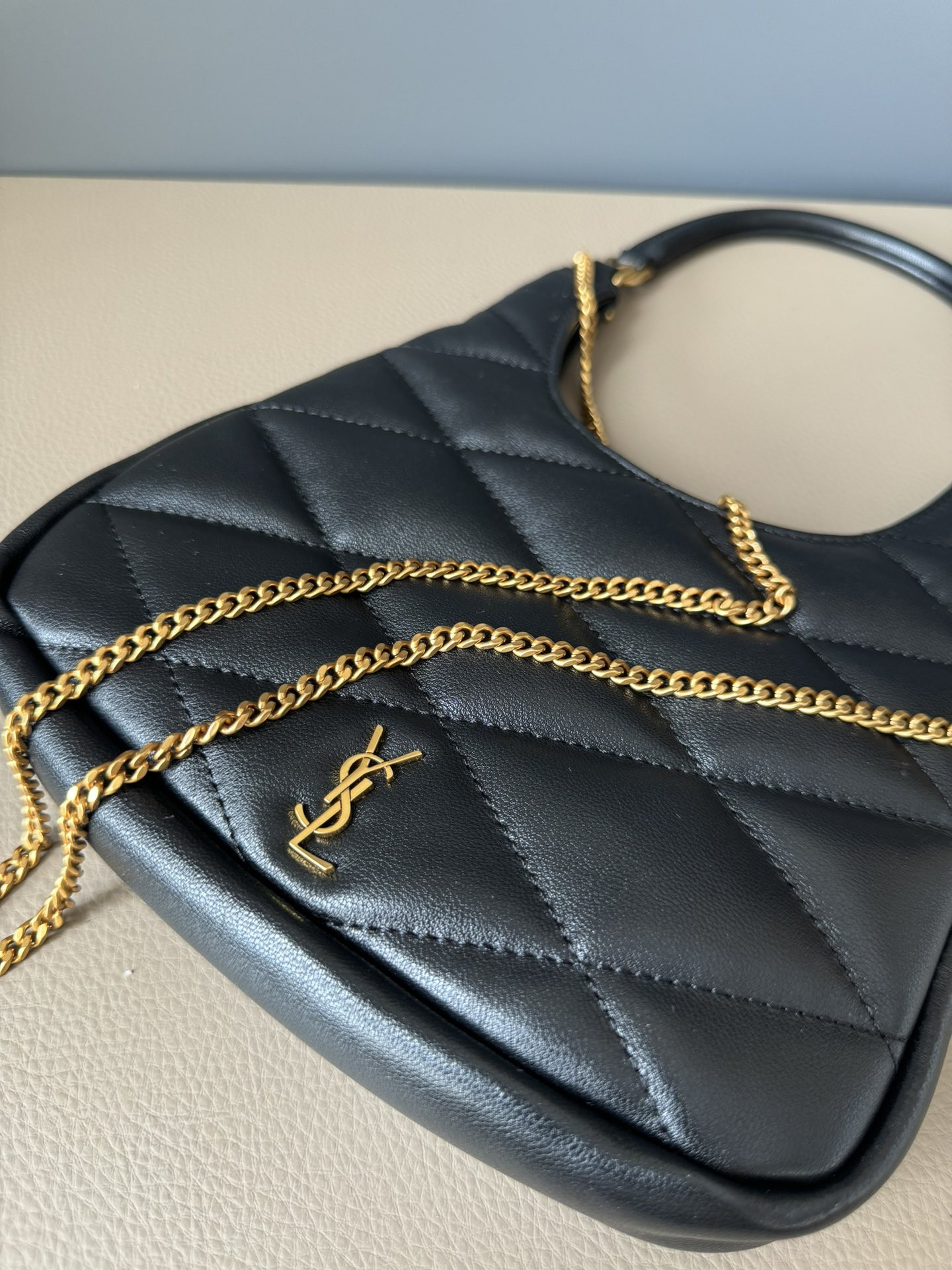 Y*L sade hobo in lambskin 19 x 21 x 4 cm
