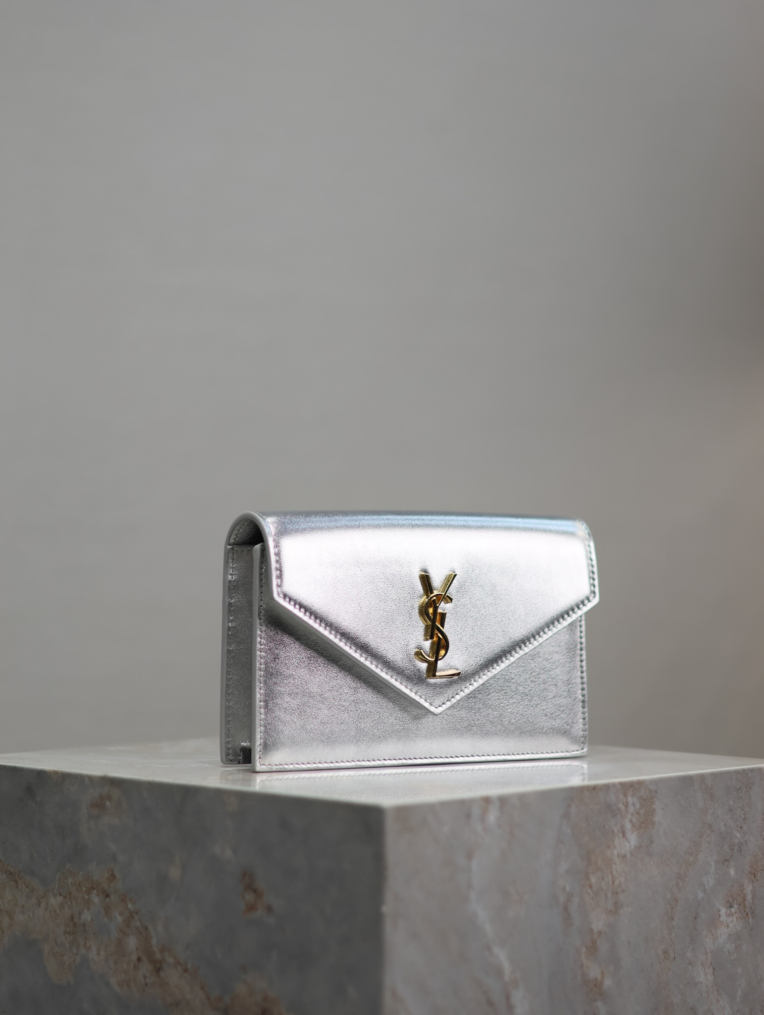 Y*L cassandra woc envelope chain wallet 19x12.5x3.5cm