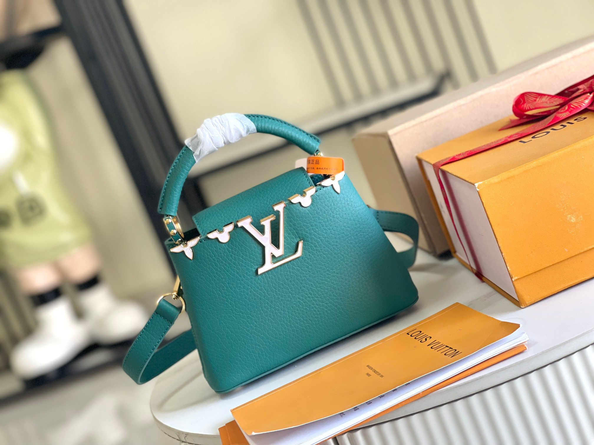 LV Capucines Flower Crown M23766 Taurillon 21x14x8cm