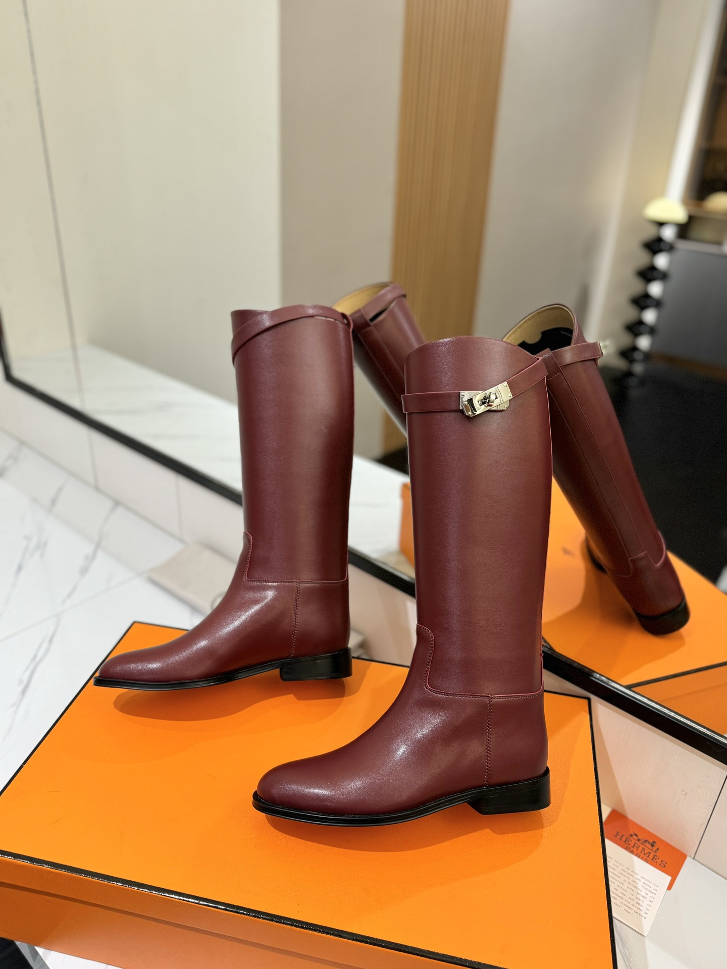 ua H**mes jumping boots