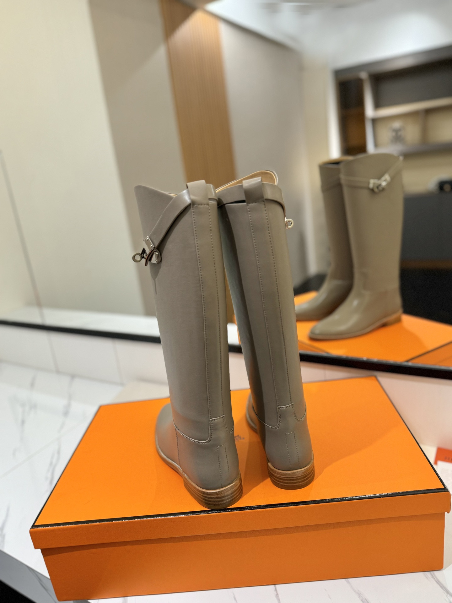 ua H**mes jumping boots