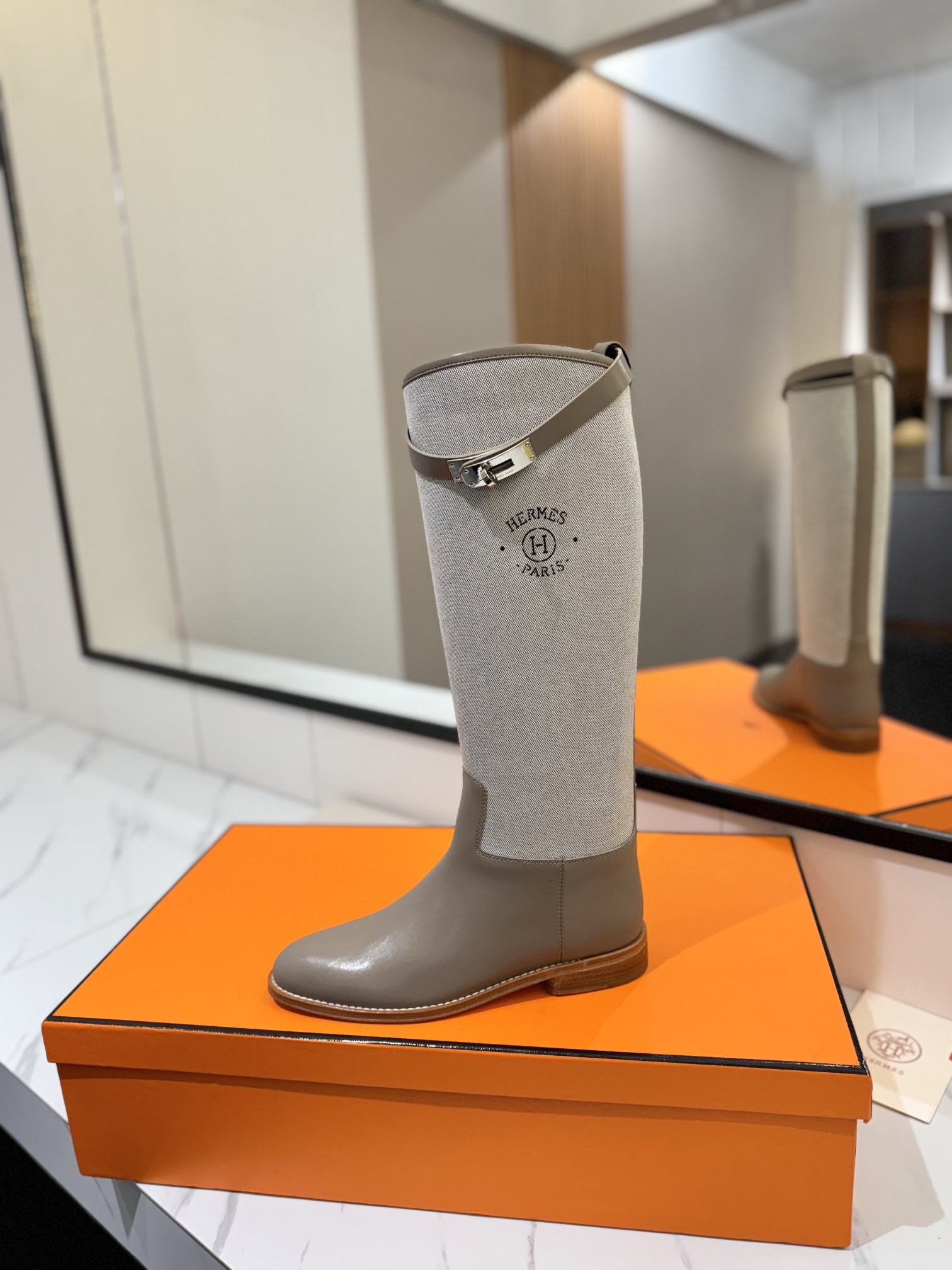 ua H**mes jumping boots