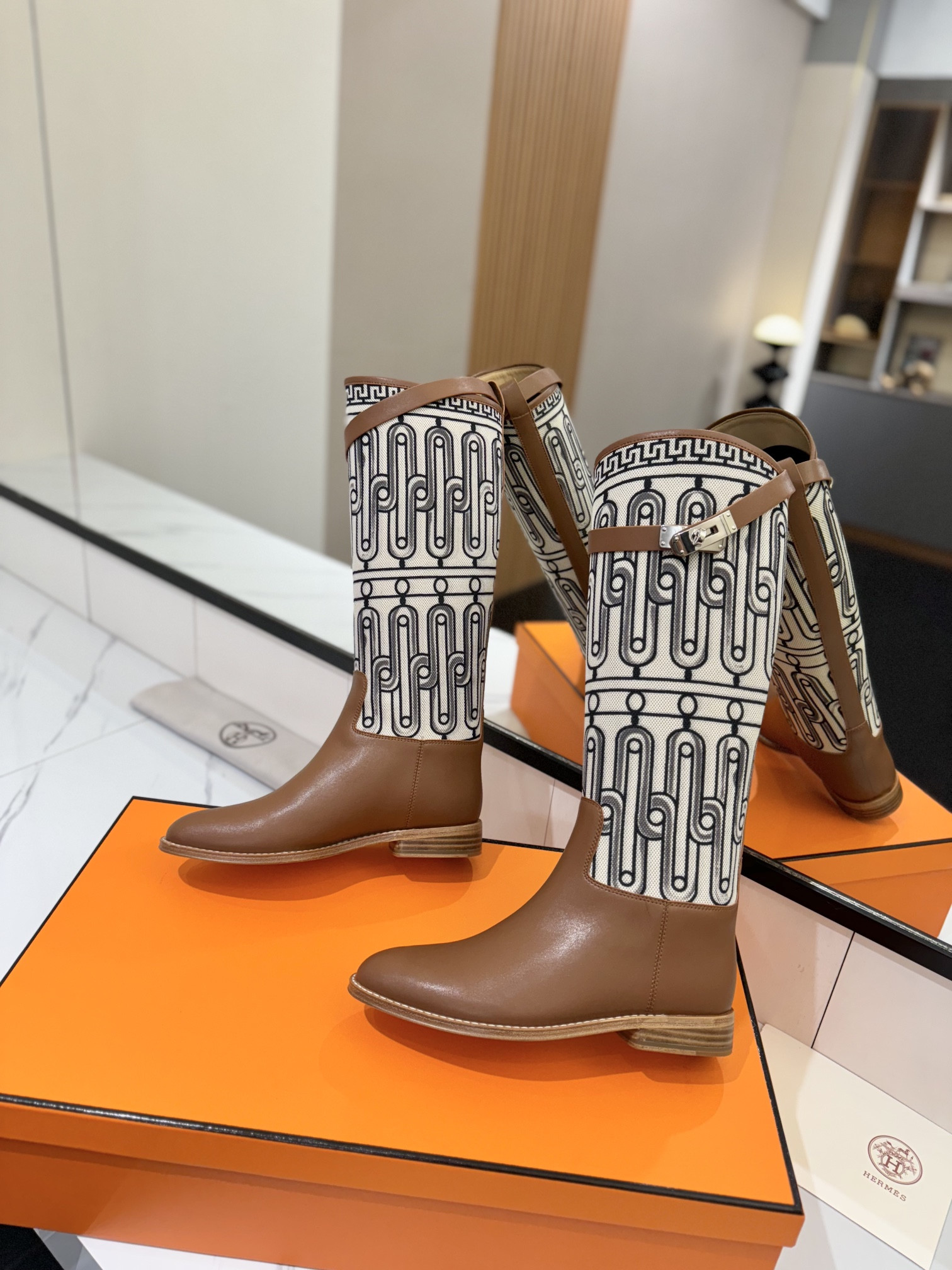 ua H**mes jumping boots