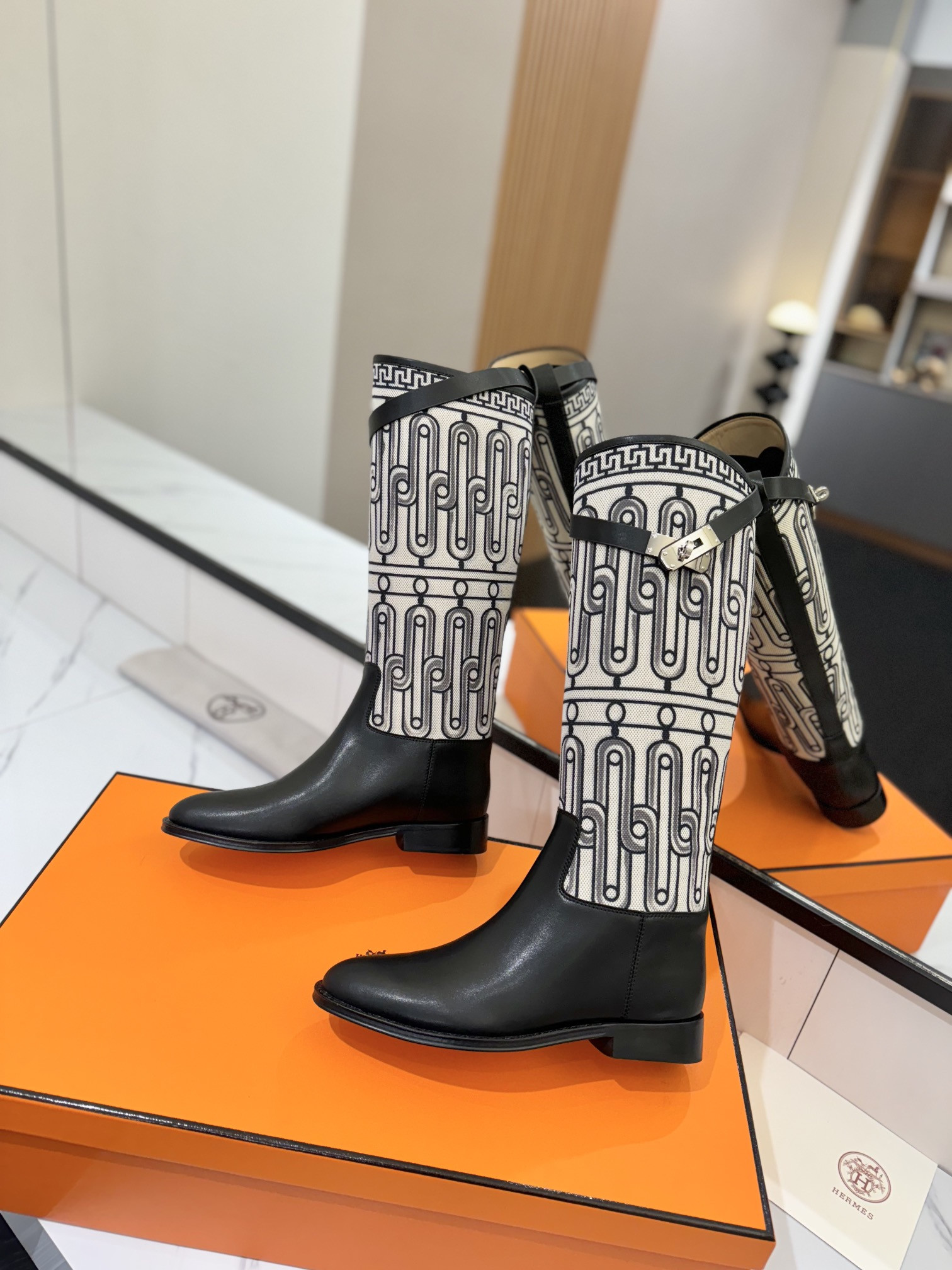ua H**mes jumping boots