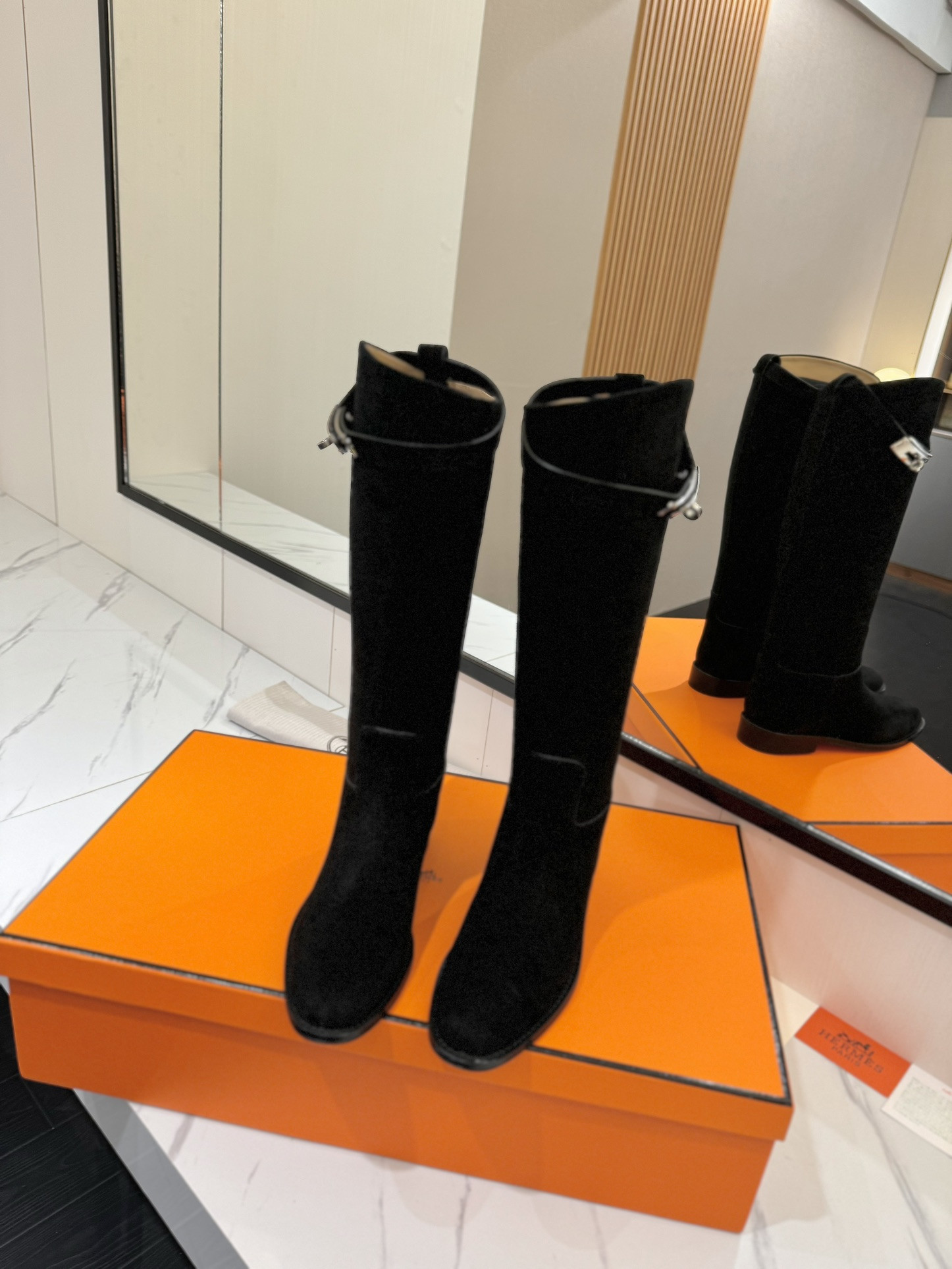 ua H**mes jumping boots