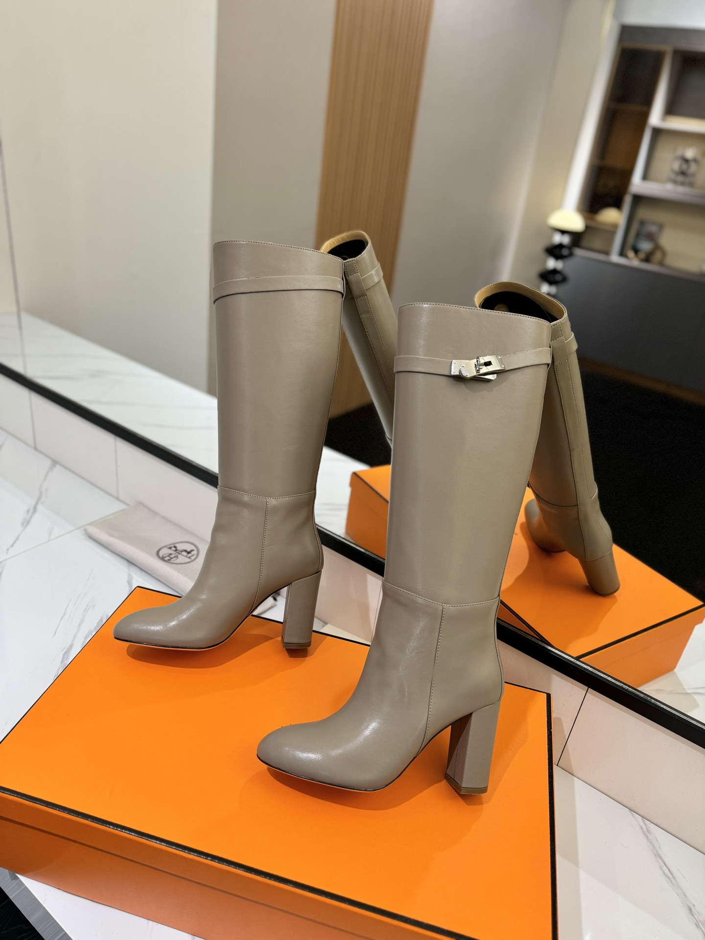 ua H**mes jumping boots (heel height 8.5cm)