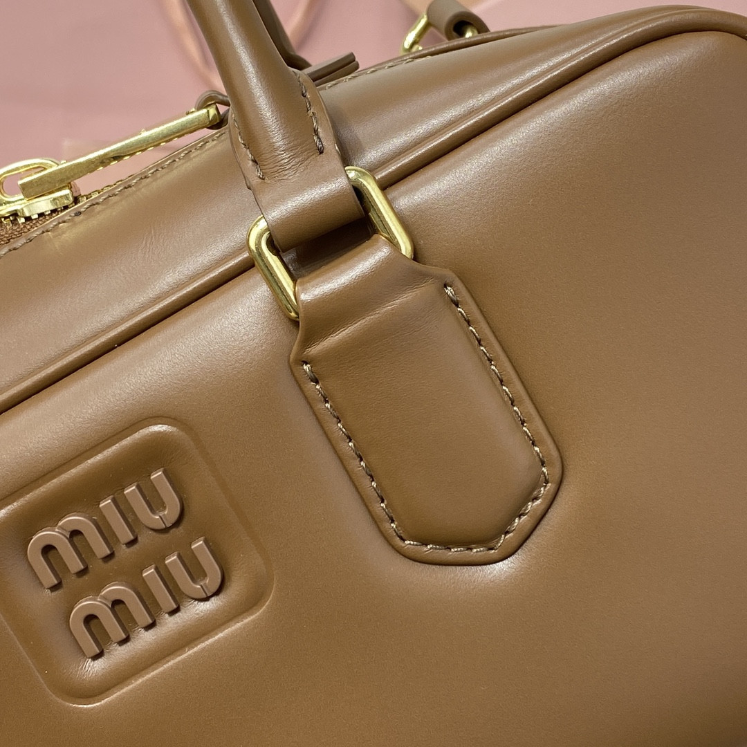 M1v M1v arcadie leather bag 12x27x9cm