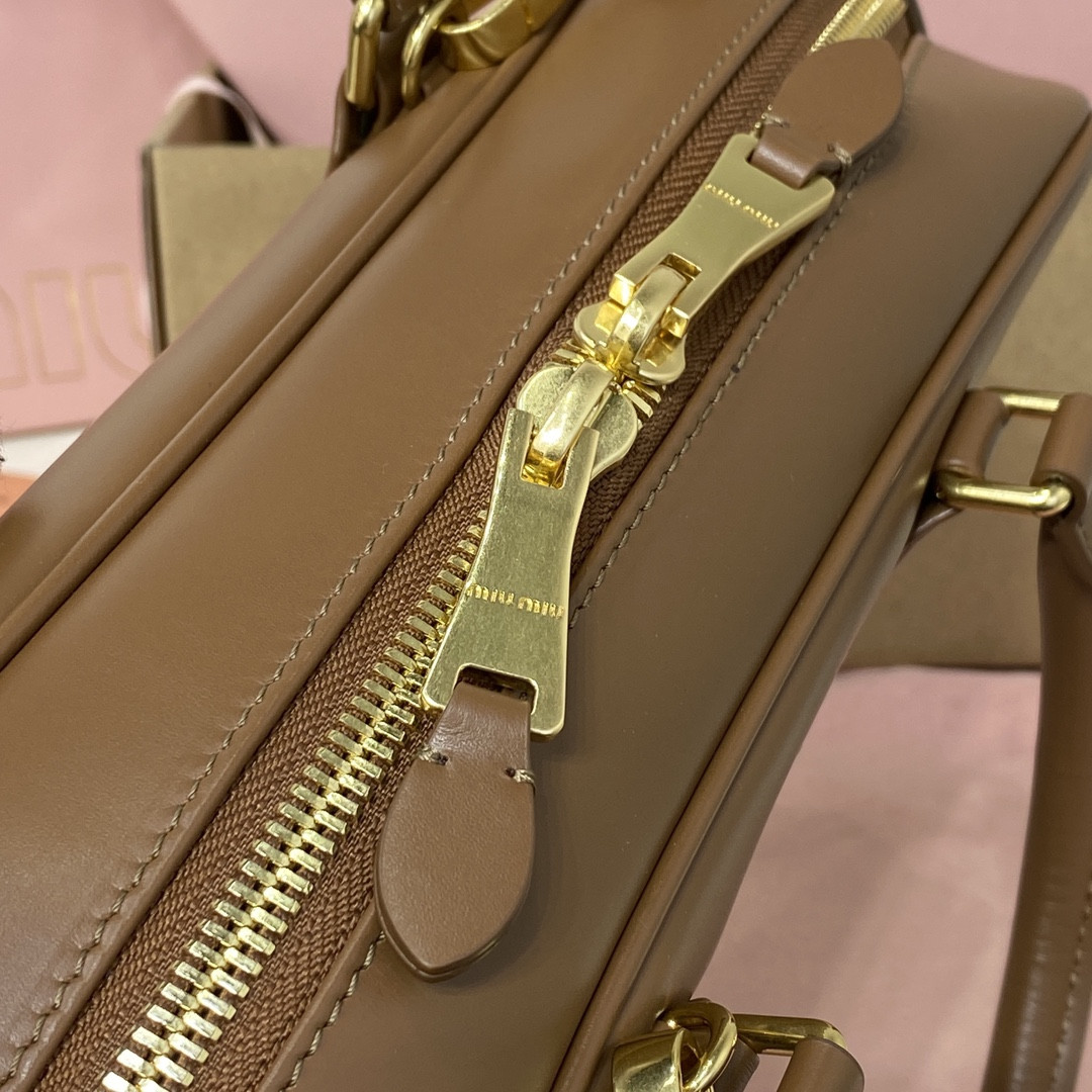 M1v M1v arcadie leather bag 12x27x9cm