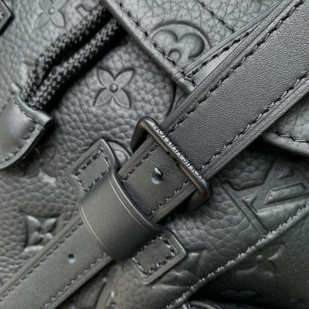 LV Christopher M55699 38x44x12.5cm