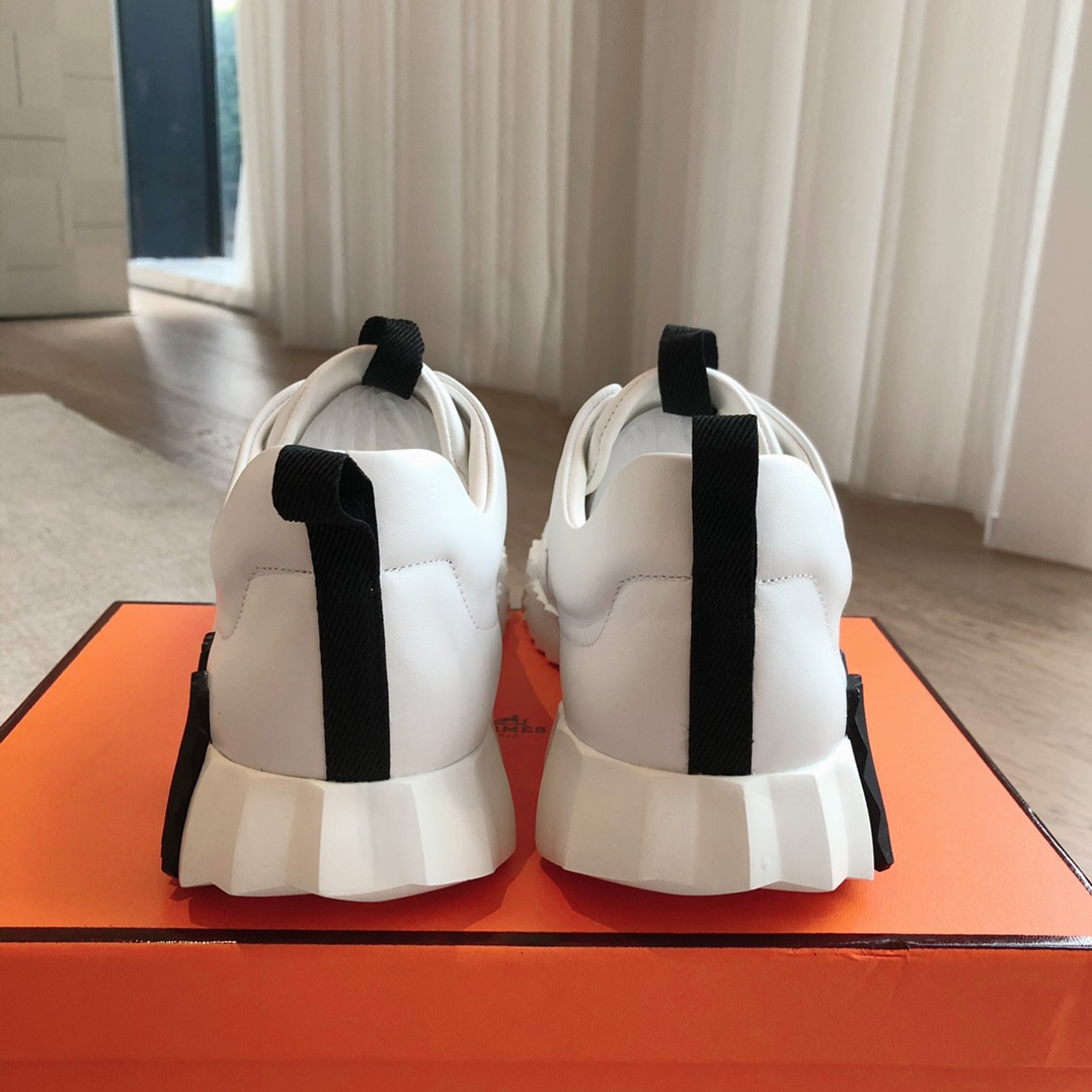 ua H**mes bouncing sneaker