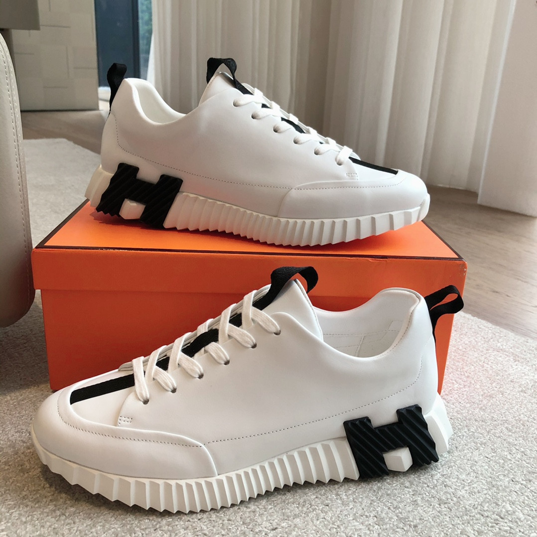 ua H**mes bouncing sneaker