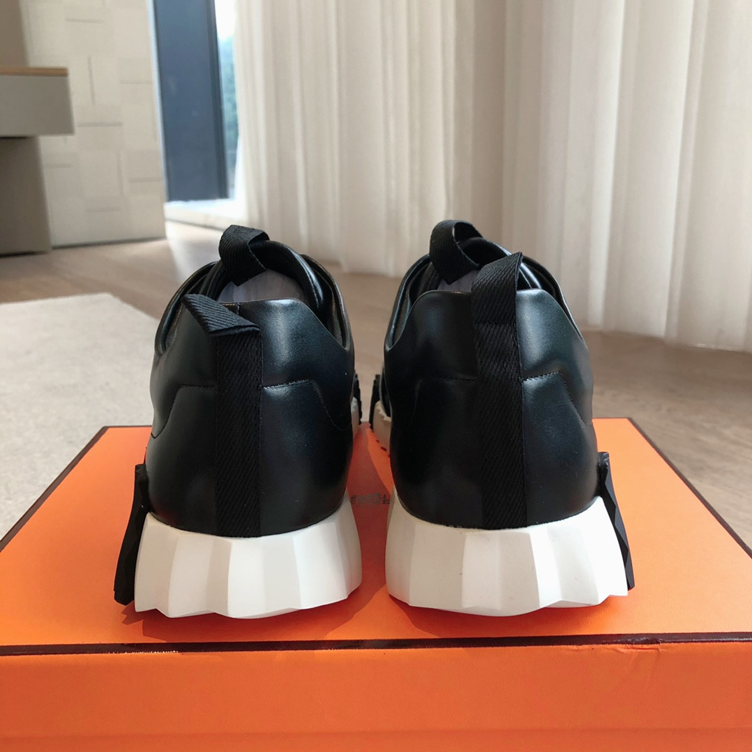 ua H**mes bouncing sneaker