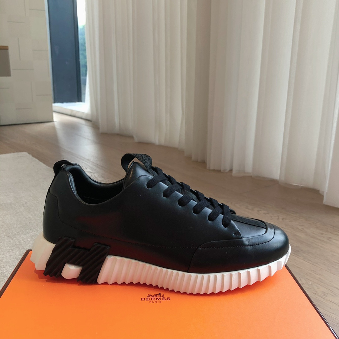 ua H**mes bouncing sneaker