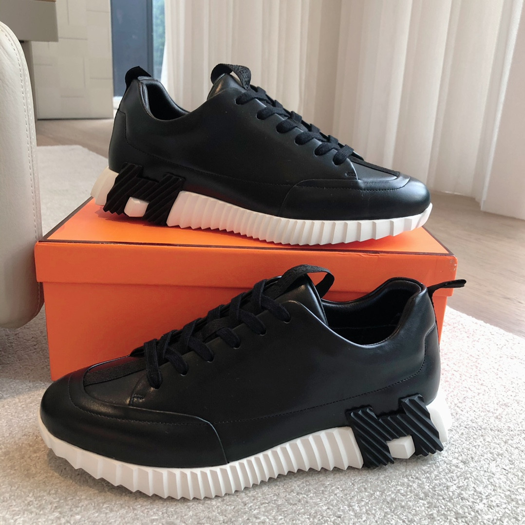 ua H**mes bouncing sneaker