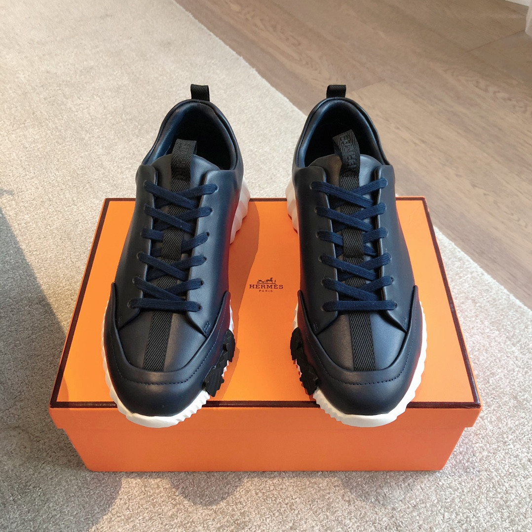 ua H**mes bouncing sneaker