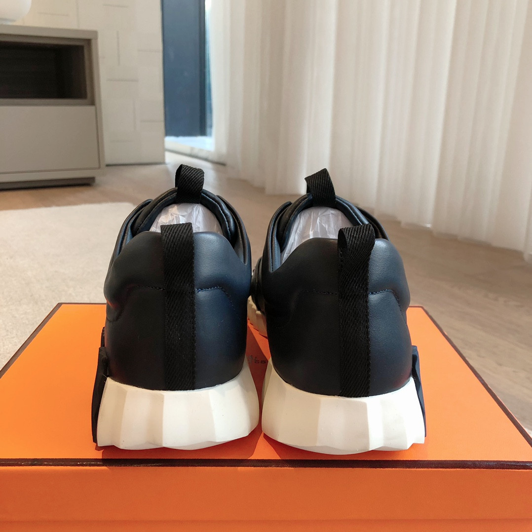 ua H**mes bouncing sneaker