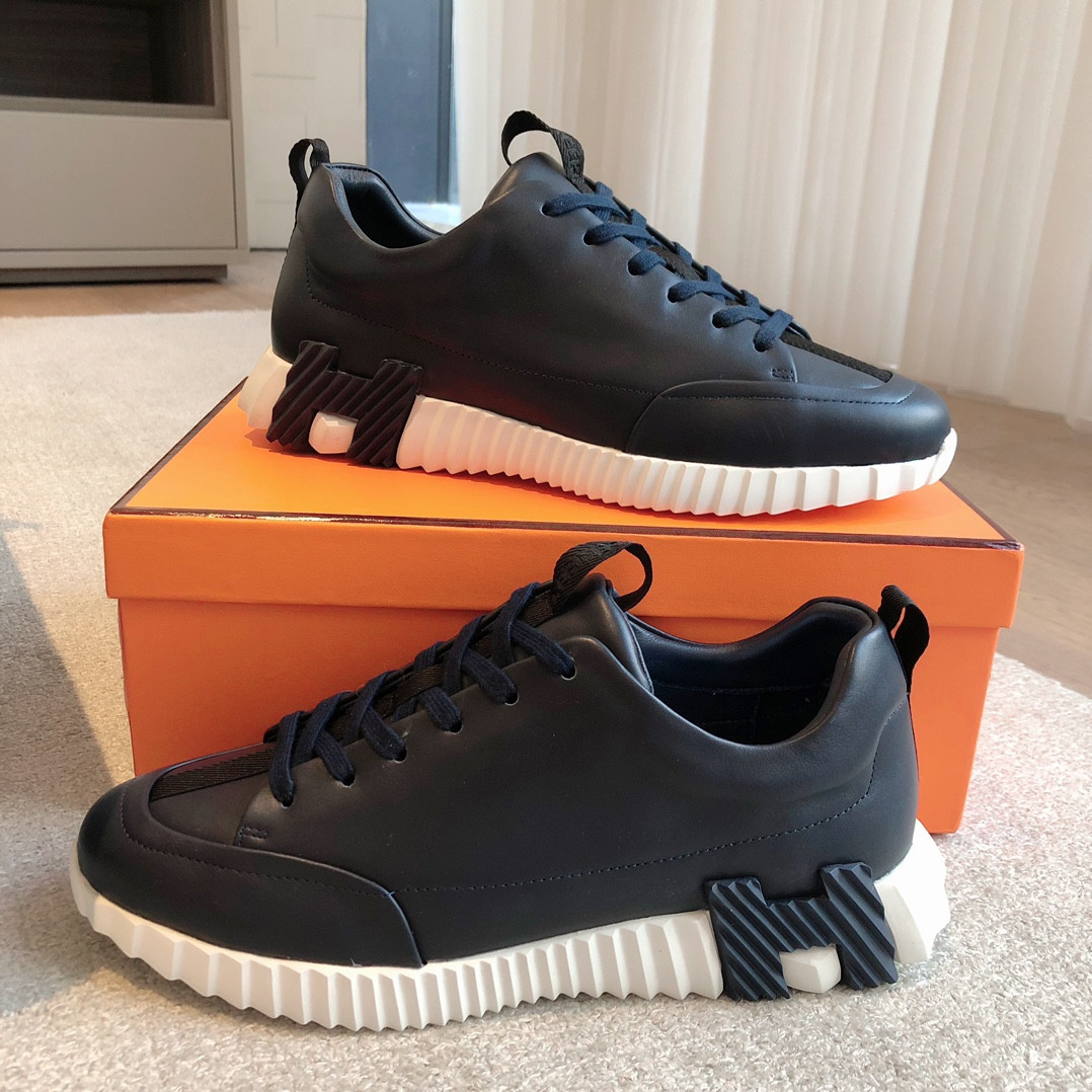 ua H**mes bouncing sneaker