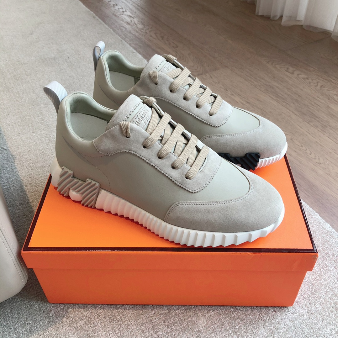 ua H**mes bouncing sneaker