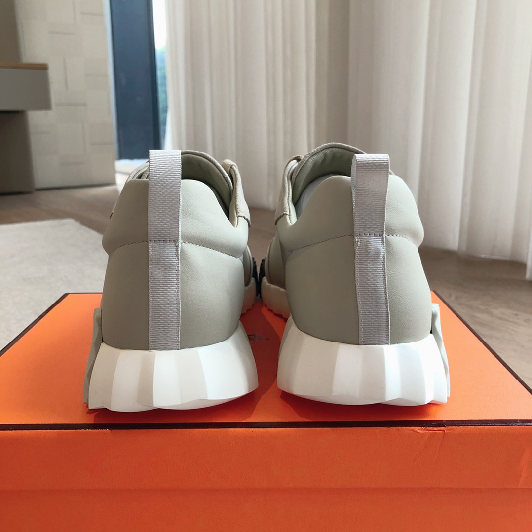 ua H**mes bouncing sneaker