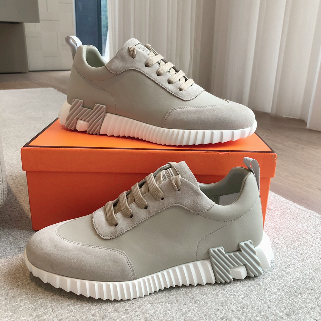ua H**mes bouncing sneaker