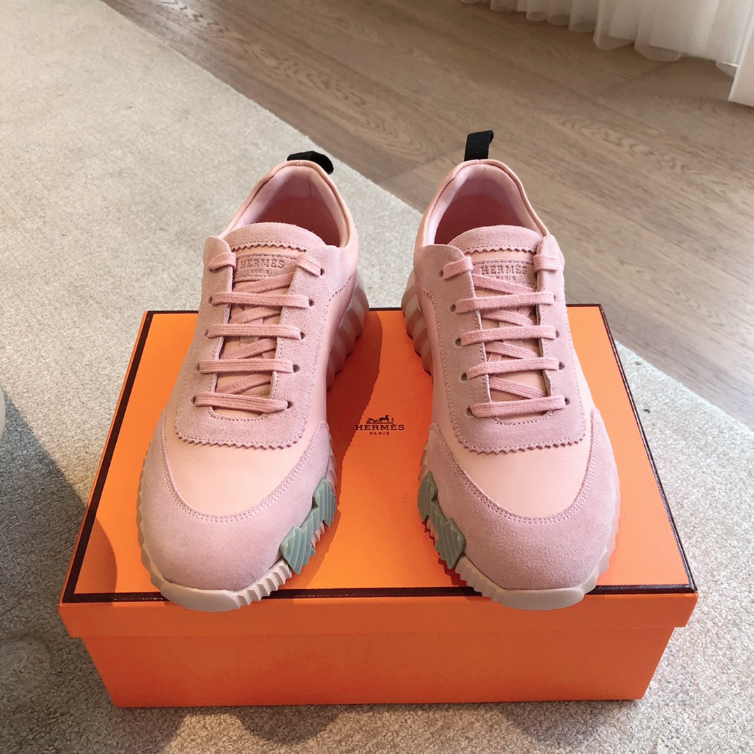 ua H**mes bouncing sneaker