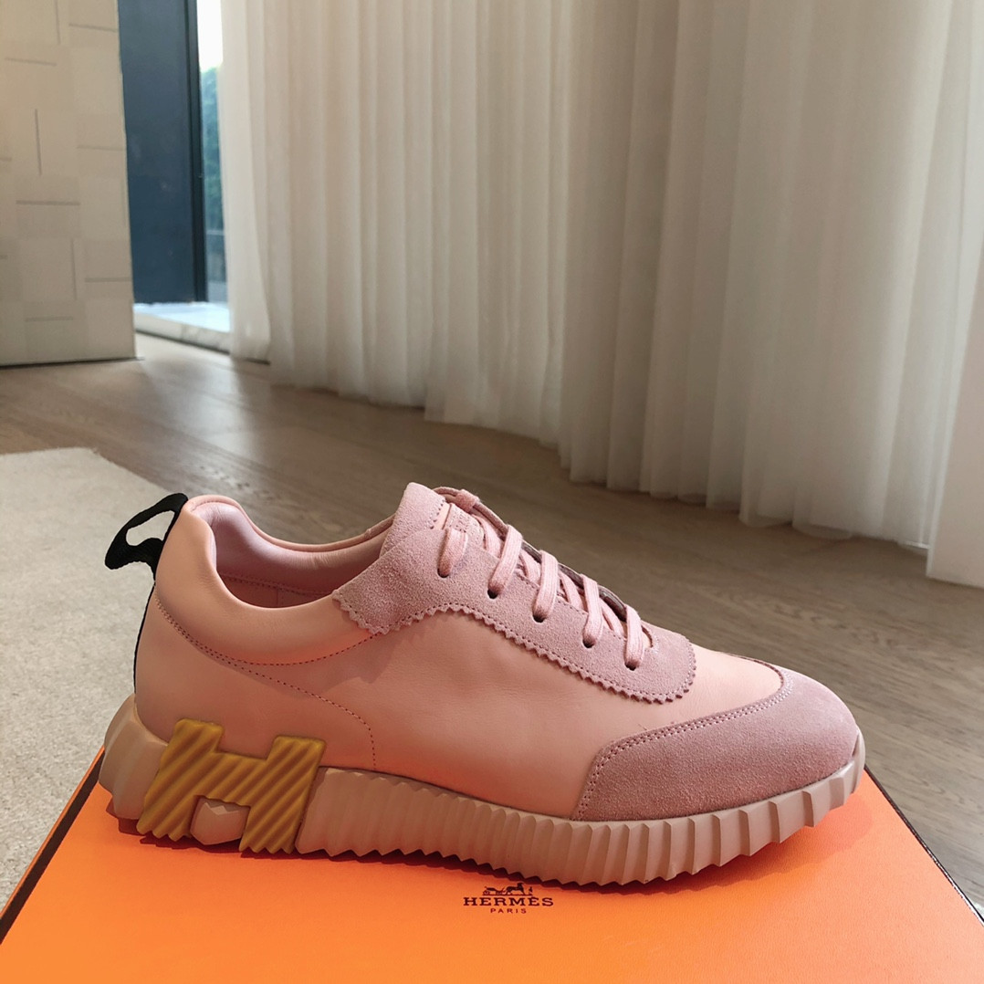 ua H**mes bouncing sneaker