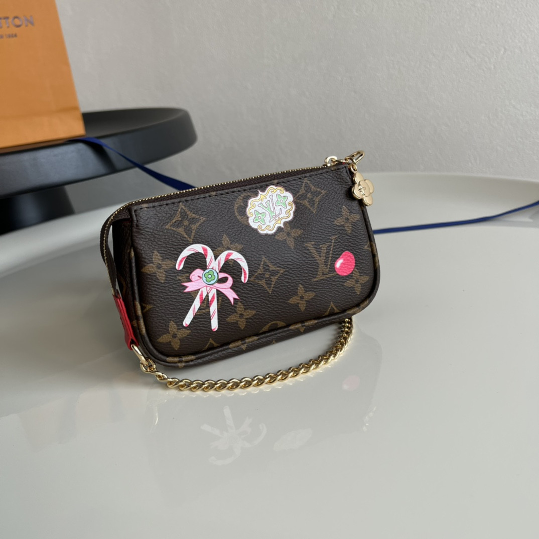 LV Mini Pochette Accessoires M12205 15.5x10.5x4cm