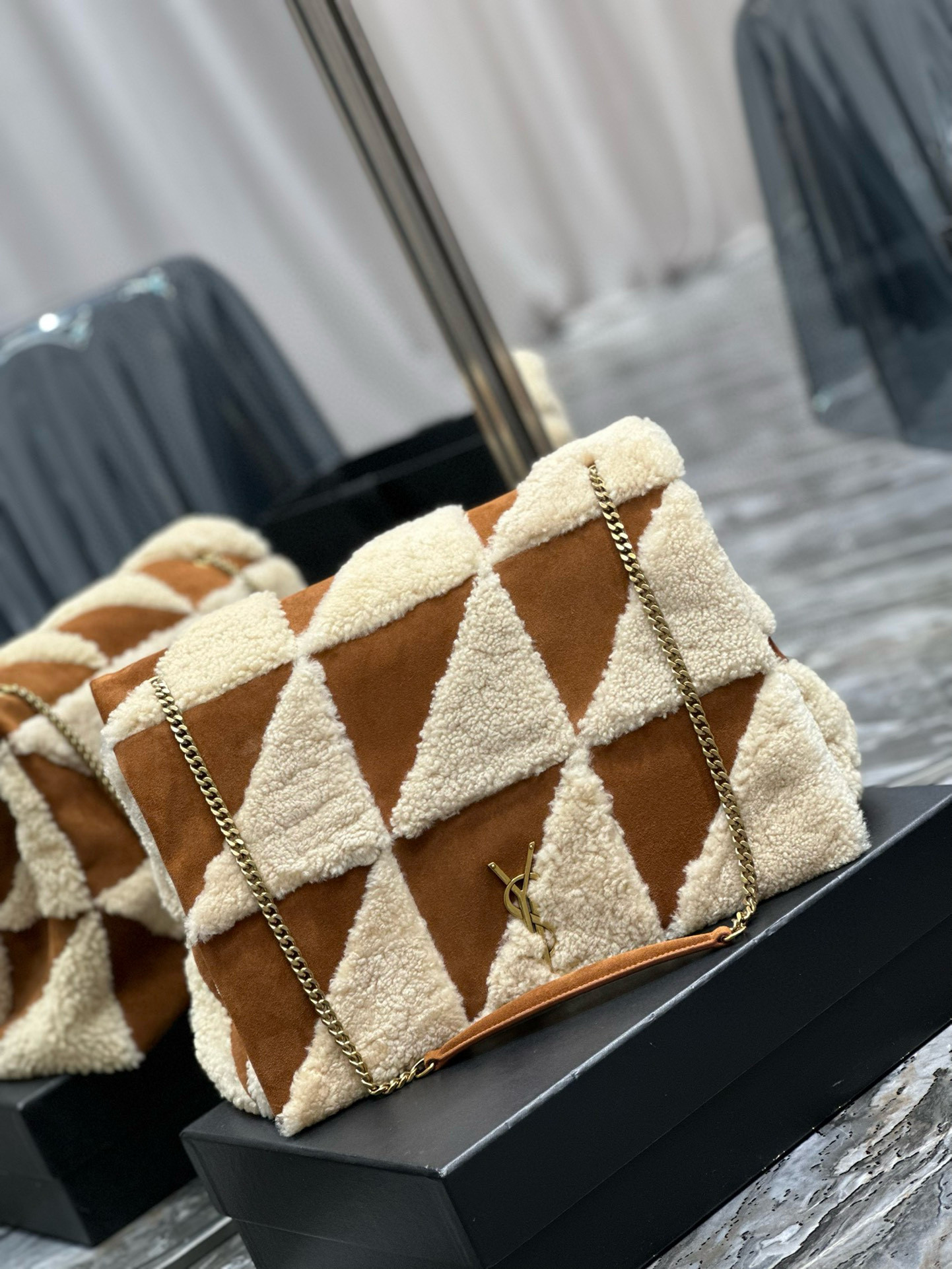 Y*L jamie large in suede and shearling 38×26×12cm
