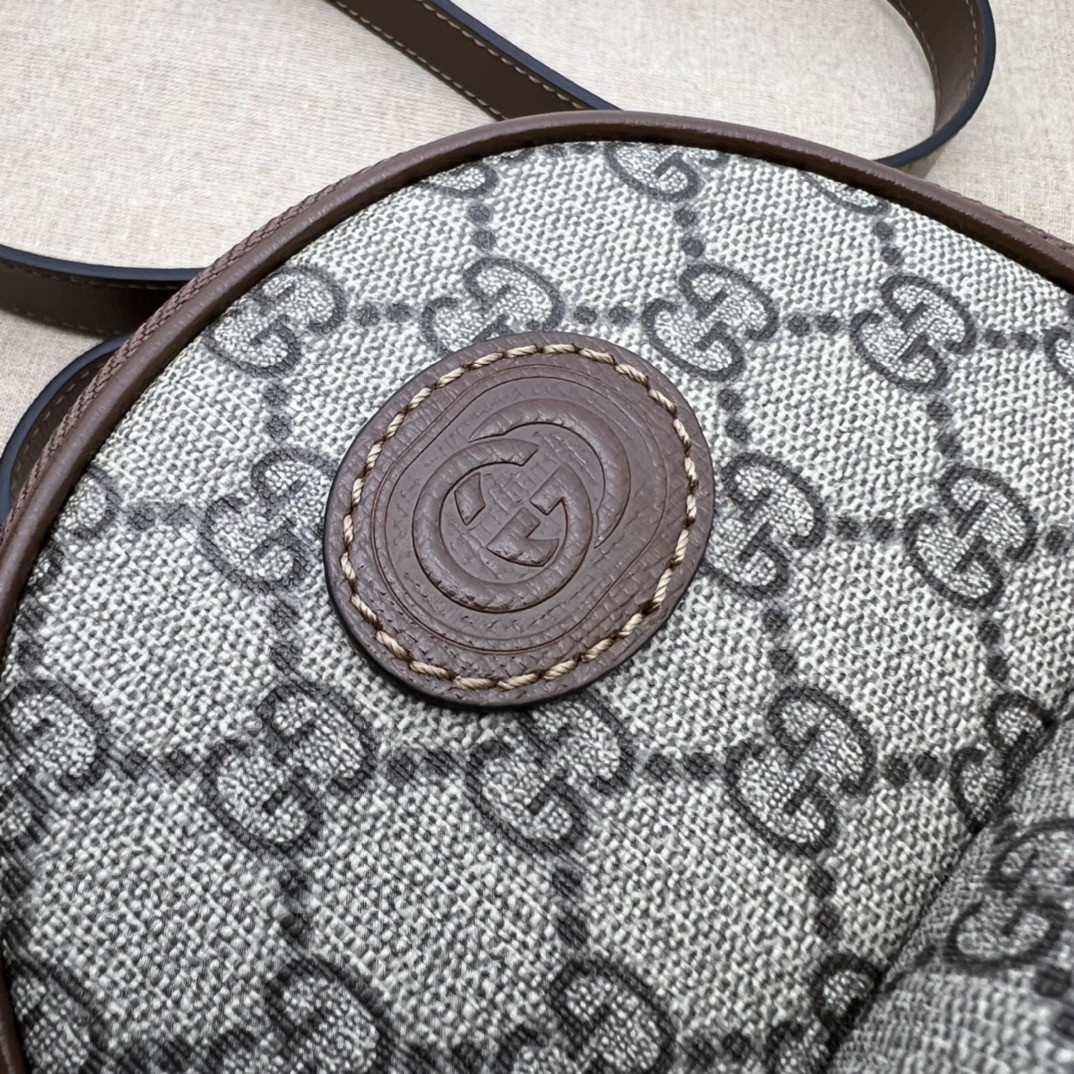 G*u*i backpacks 15x19x8cm